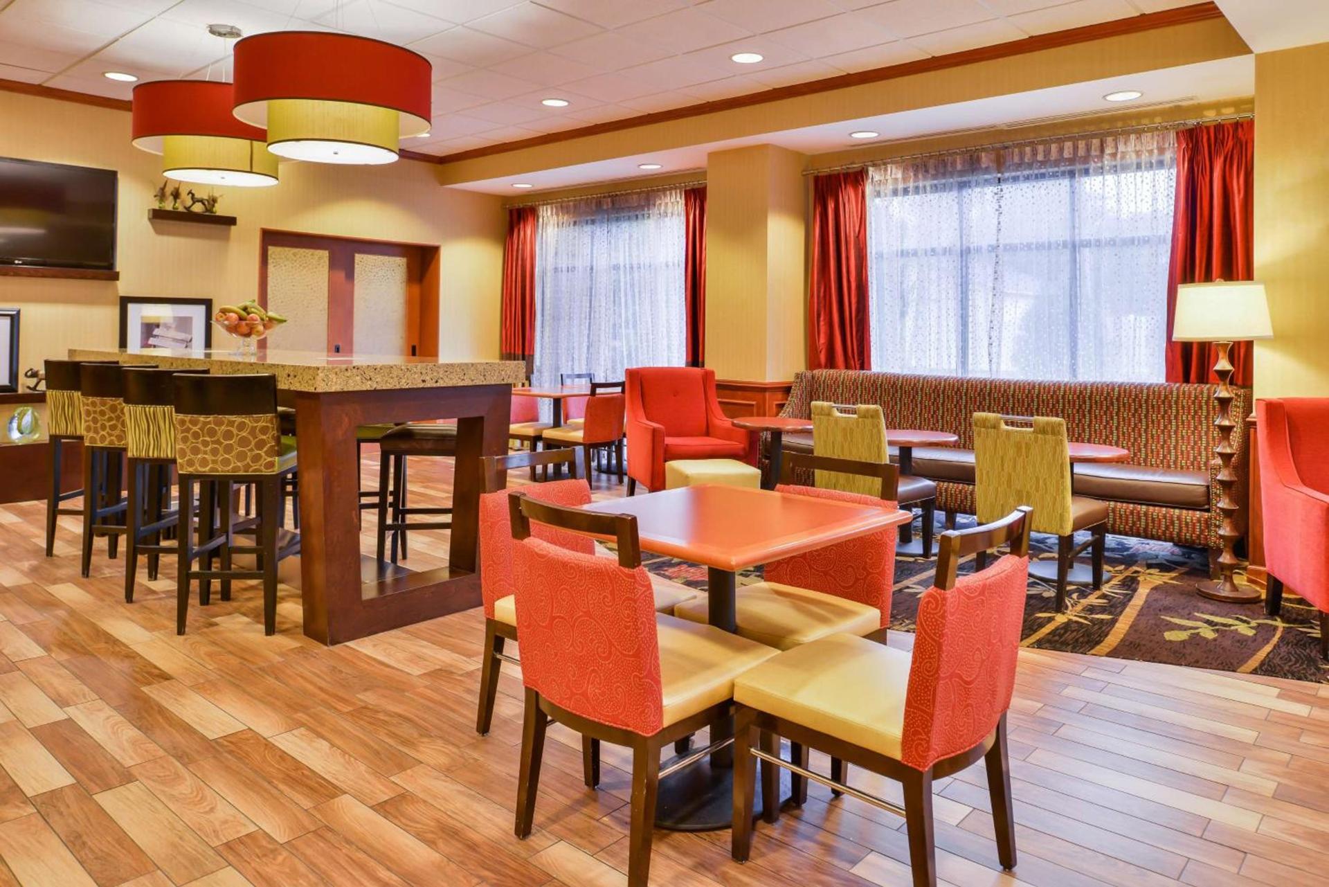 Hampton Inn Emporia photo 10