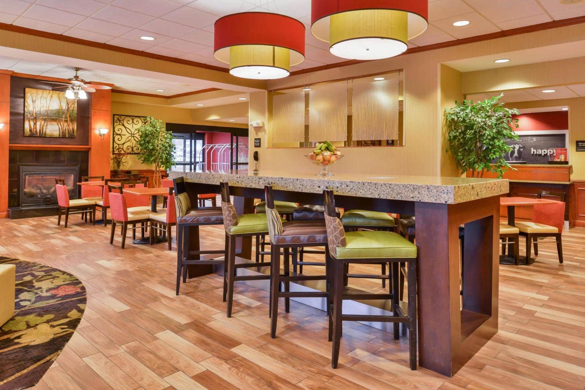 Hampton Inn Emporia photo 9