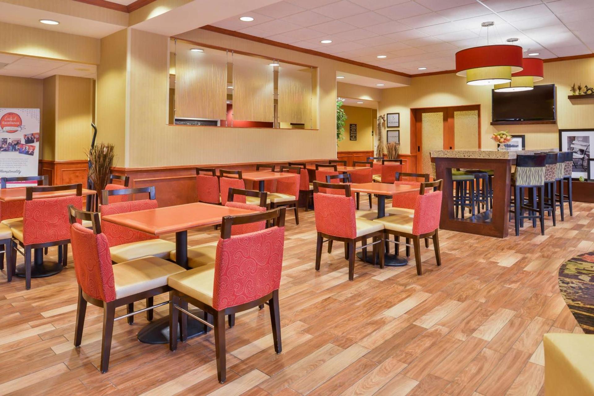 Hampton Inn Emporia photo 12
