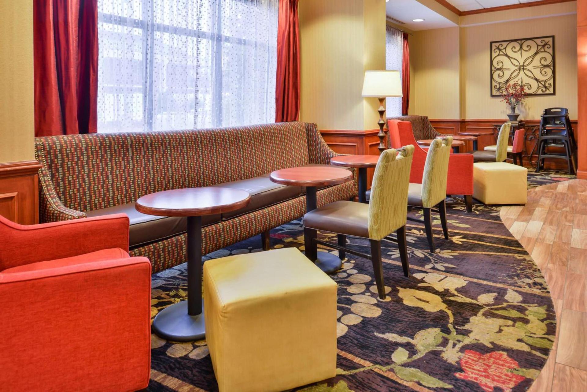 Hampton Inn Emporia photo 13