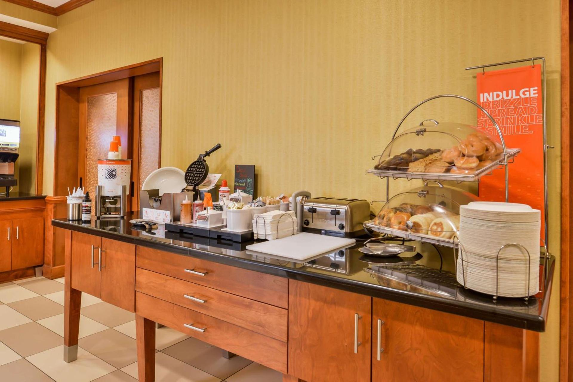 Hampton Inn Emporia photo 24
