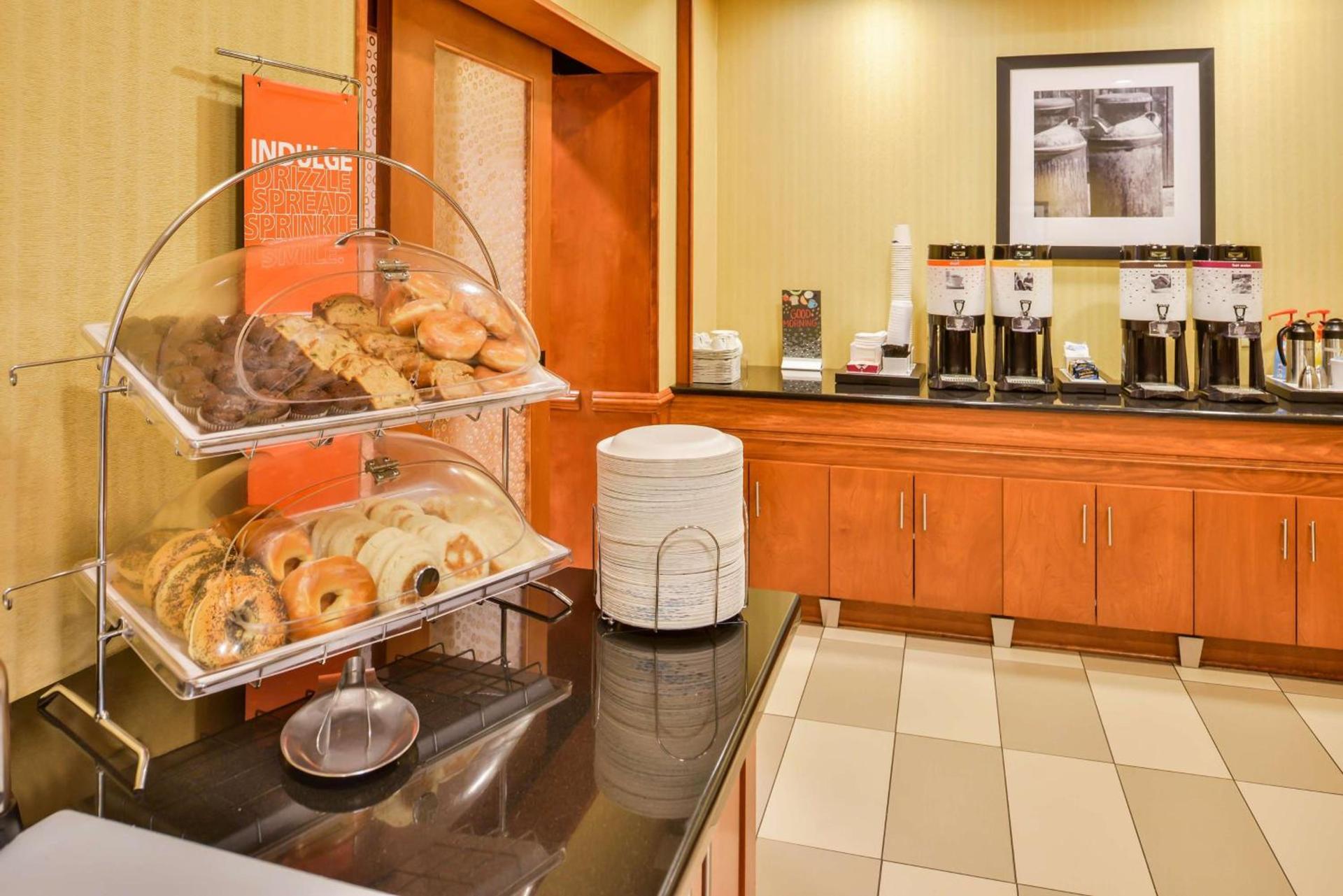 Hampton Inn Emporia photo 25
