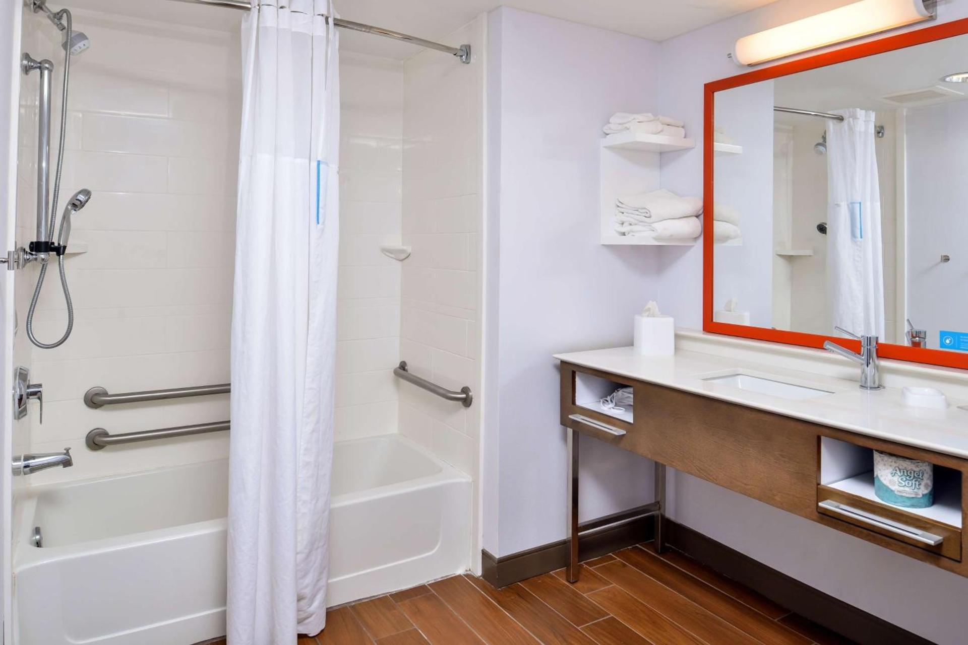 Hampton Inn Emporia photo 33