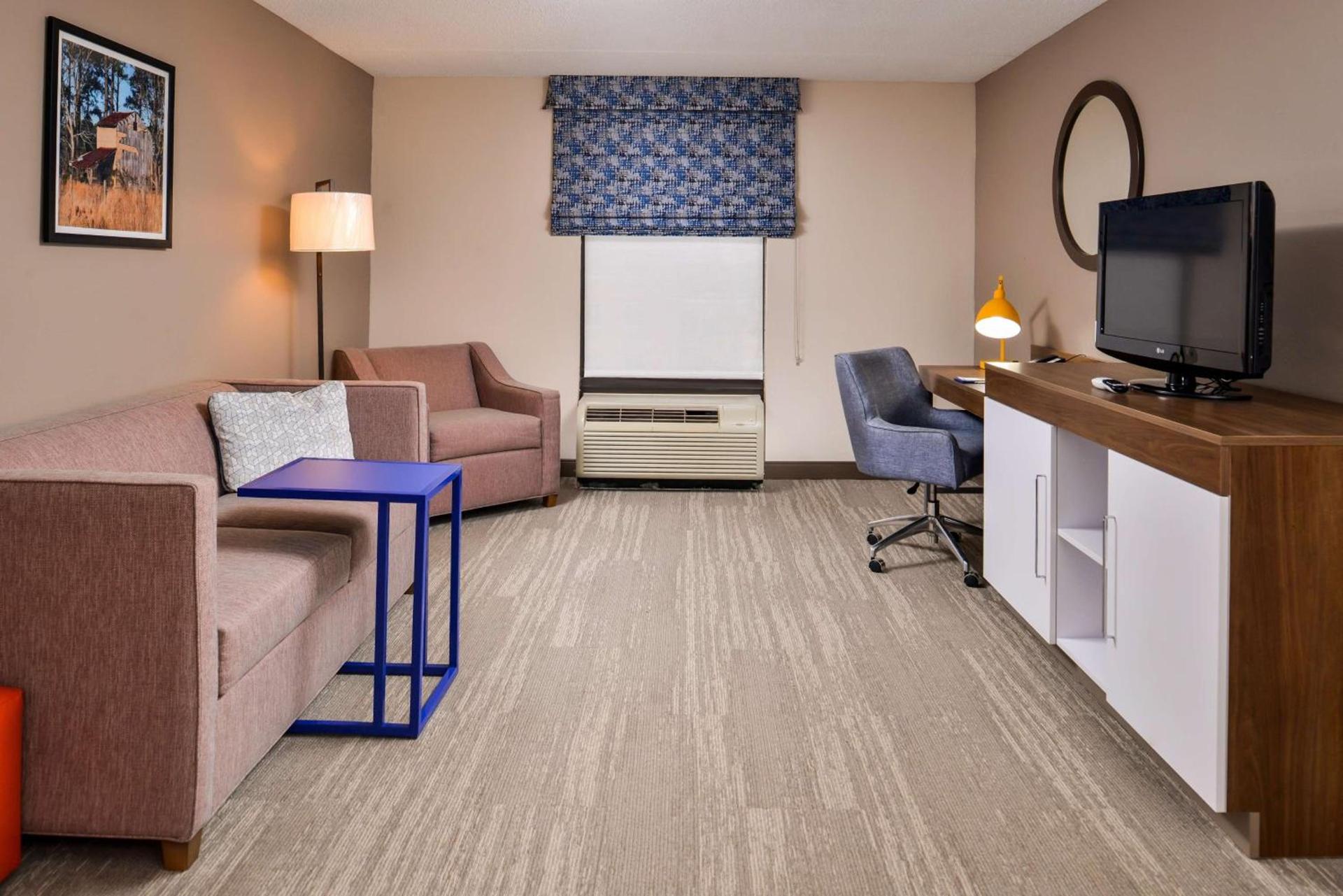 Hampton Inn Emporia photo 32