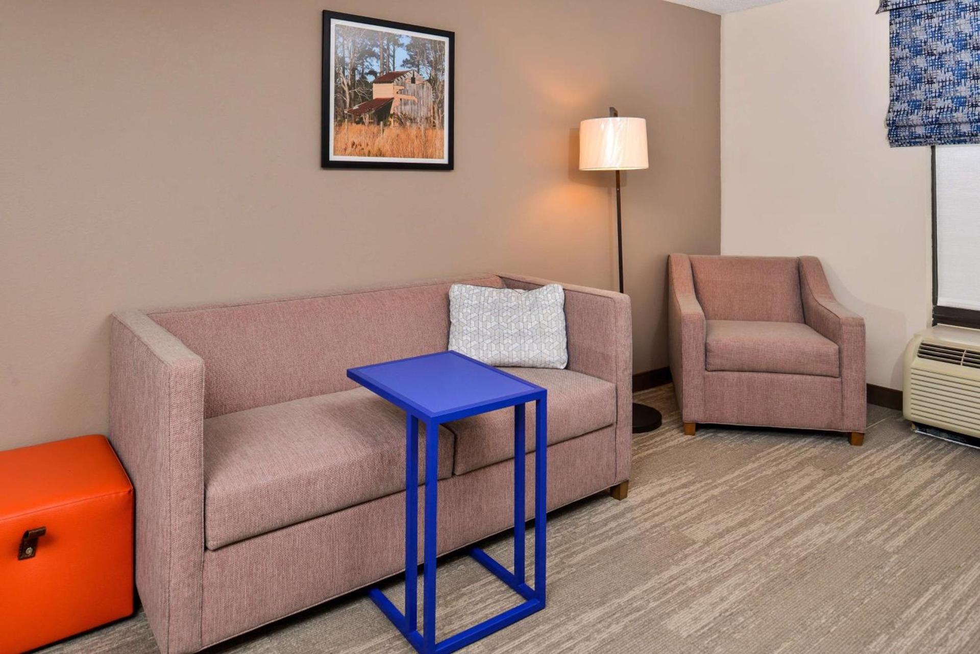 Hampton Inn Emporia photo 36