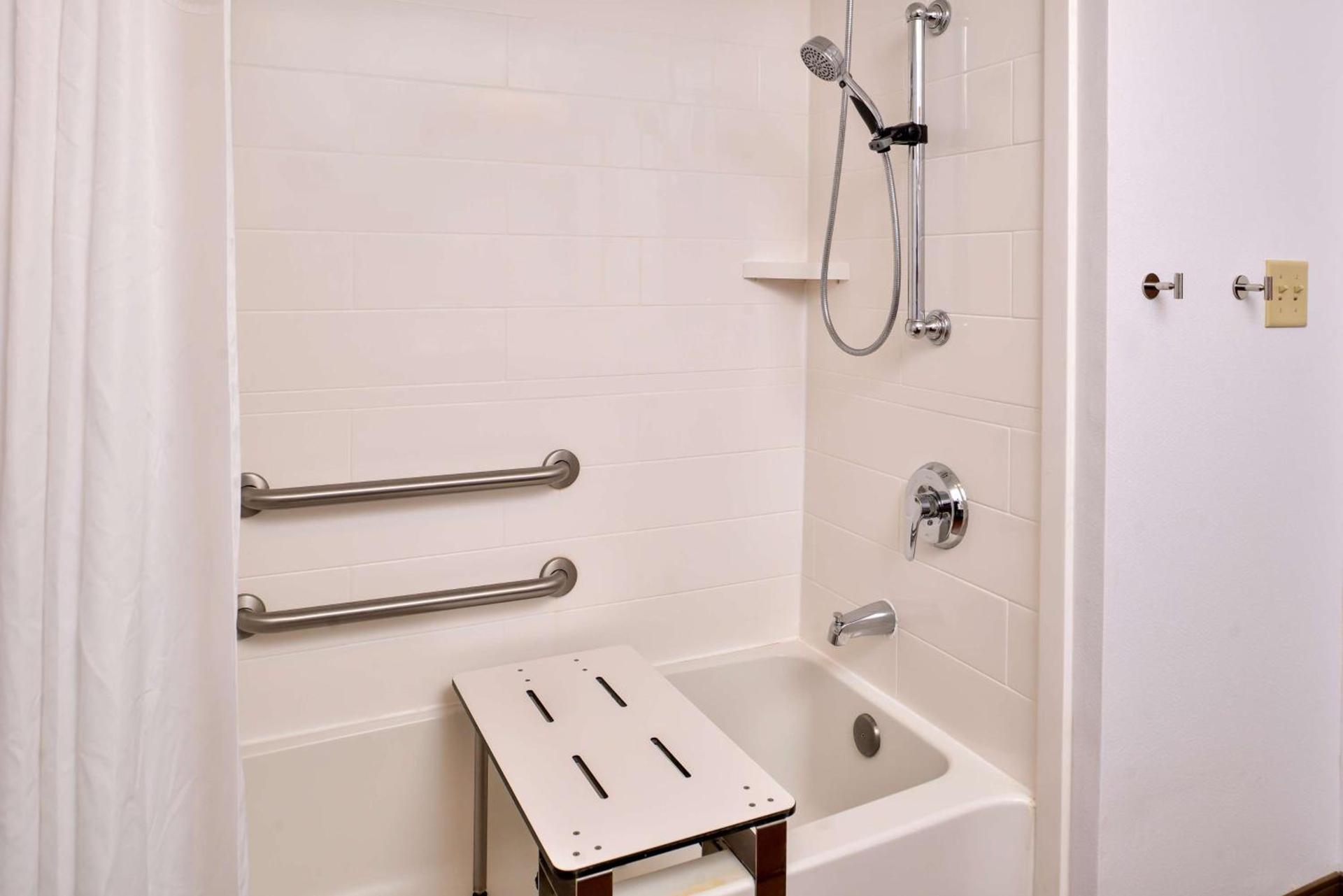 Hampton Inn Emporia photo 37