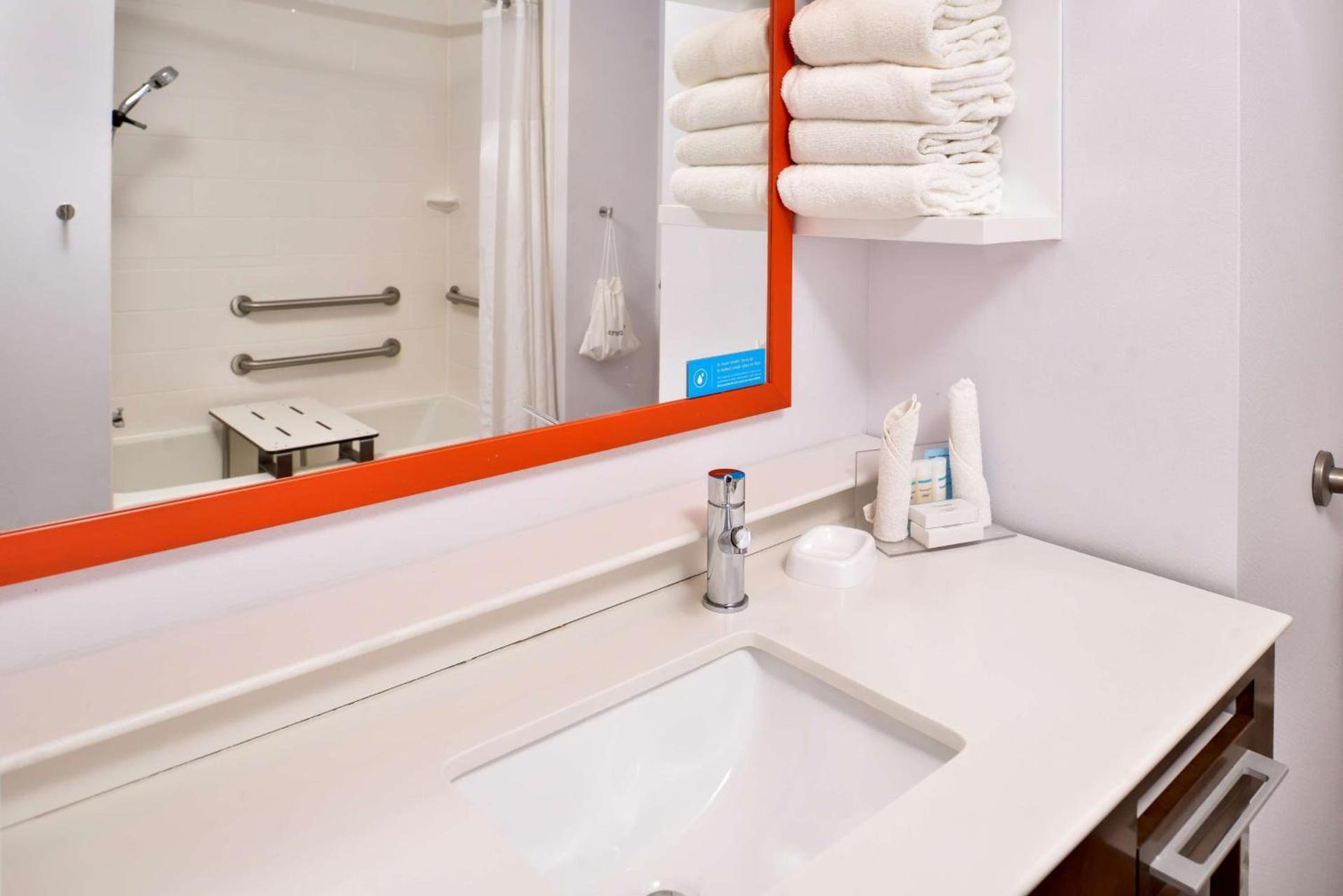 Hampton Inn Emporia photo 39
