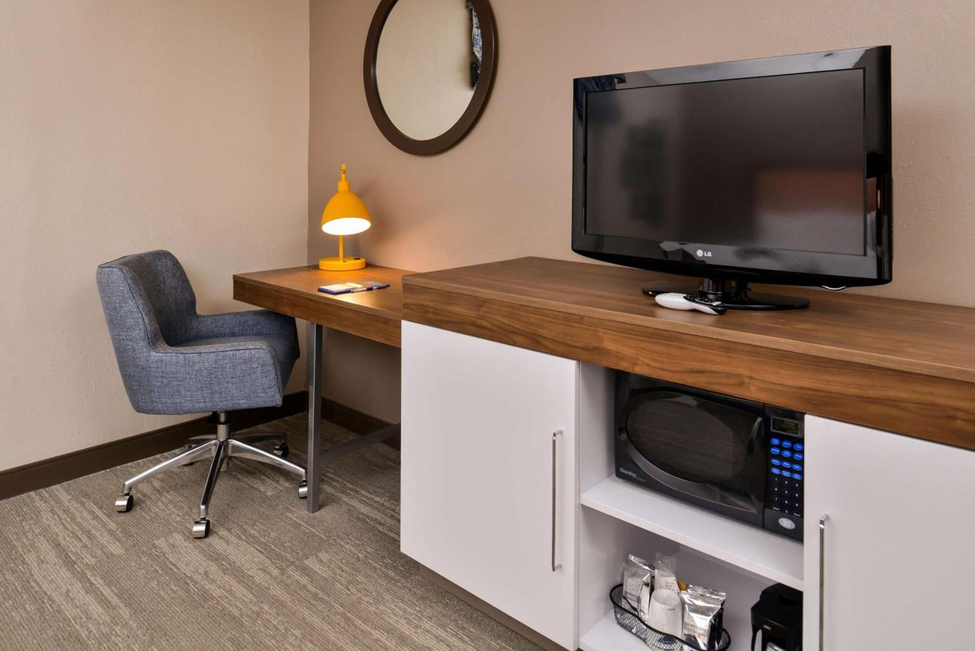 Hampton Inn Emporia photo 40