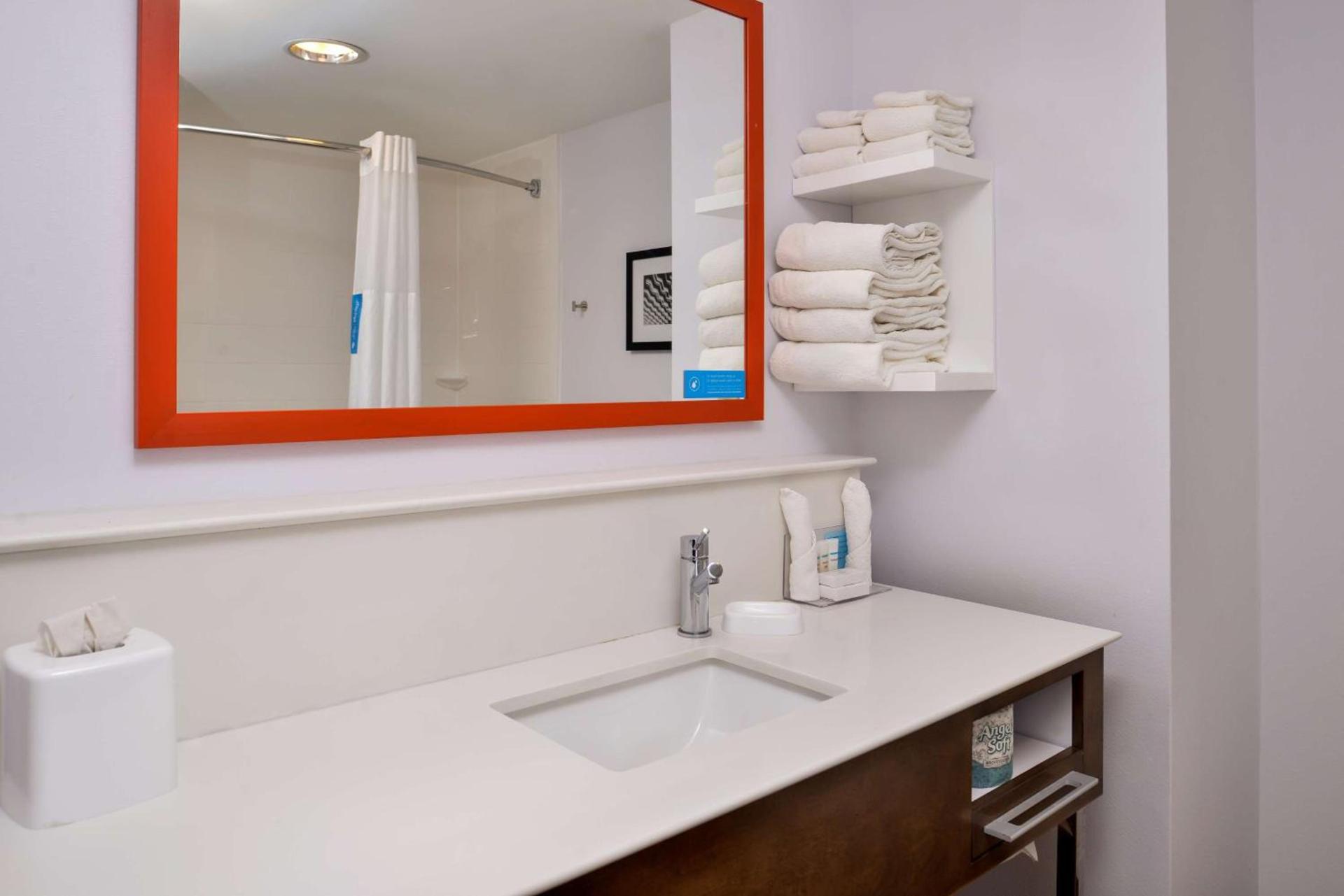 Hampton Inn Emporia photo 44