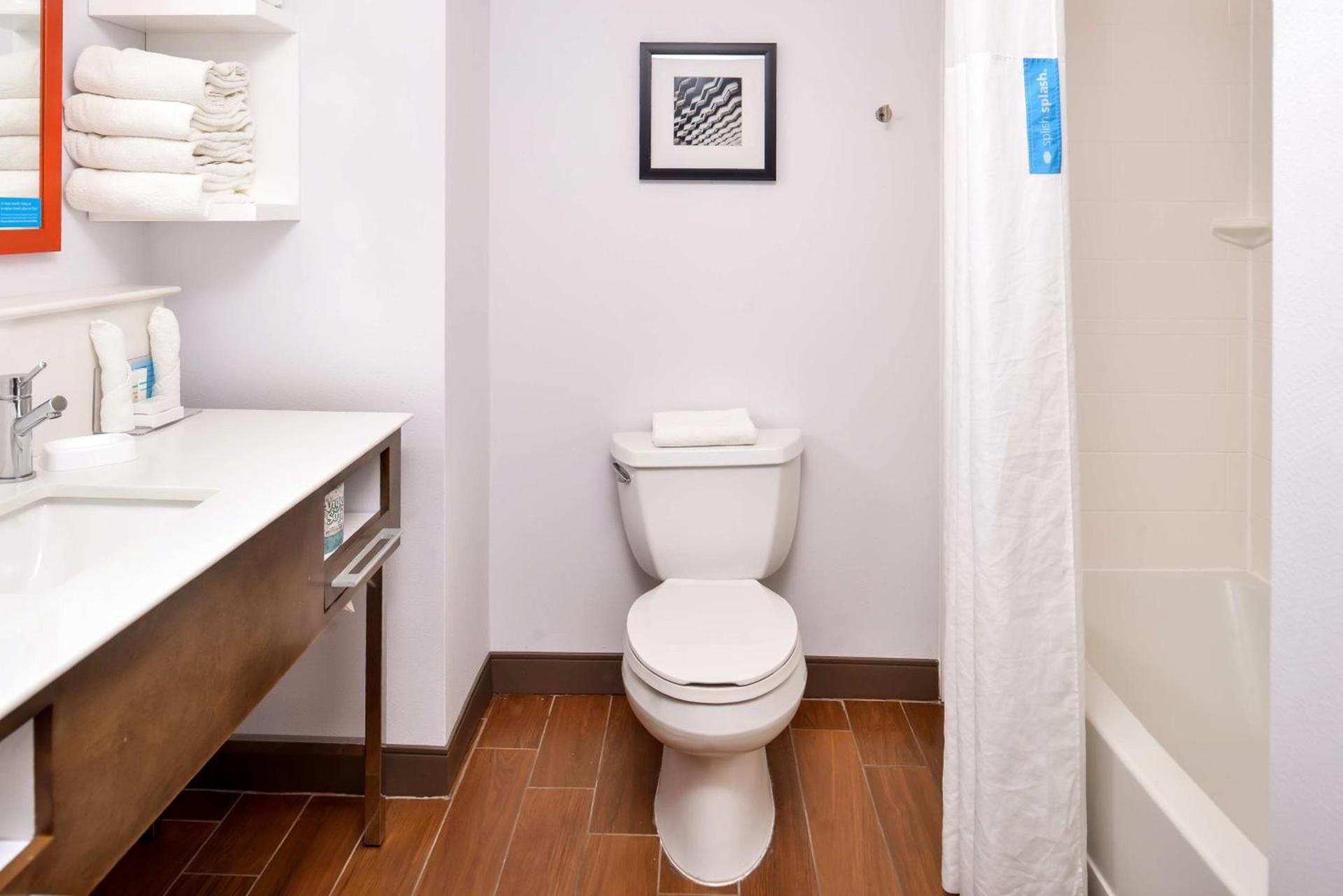 Hampton Inn Emporia photo 48