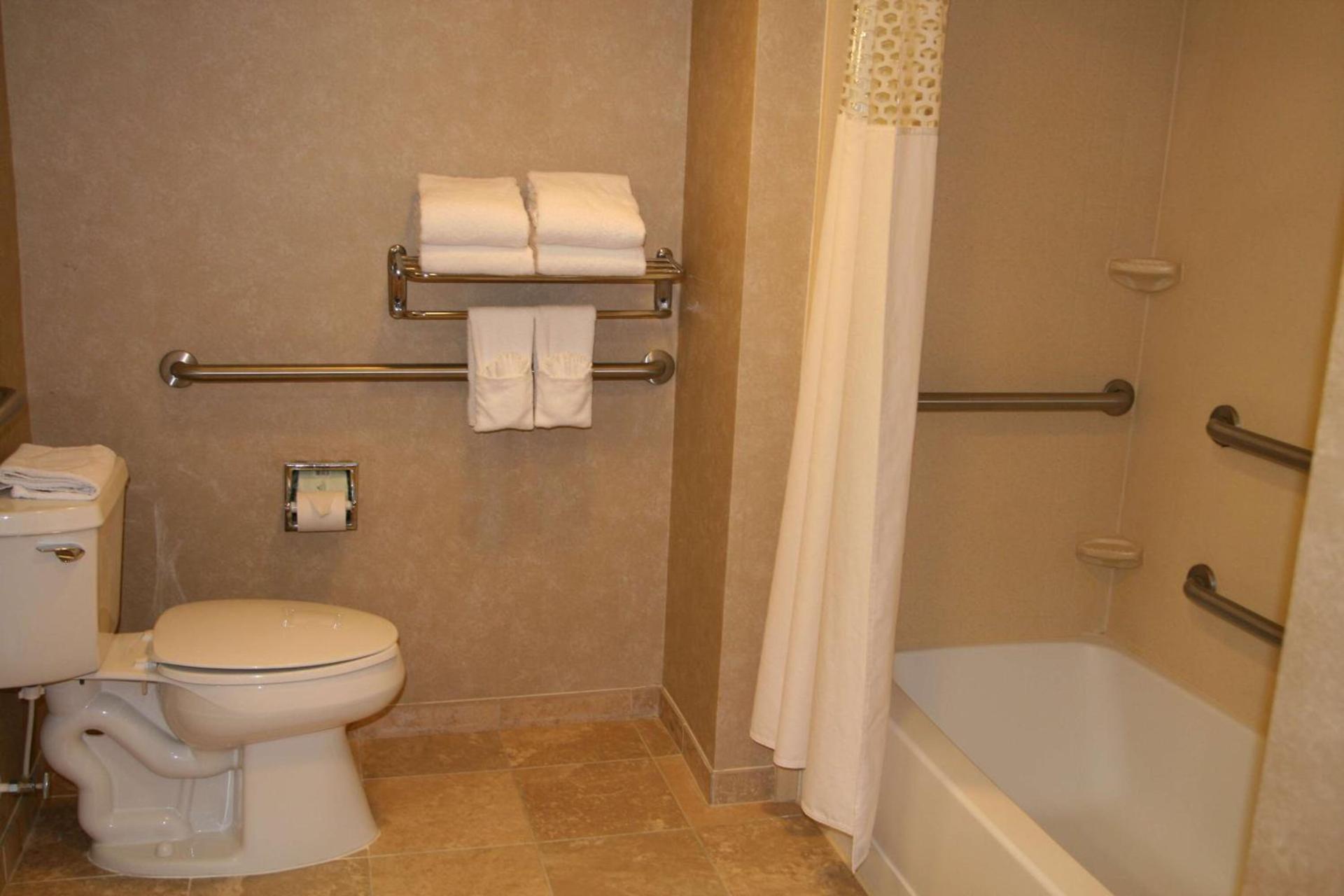 Hampton Inn Emporia photo 49