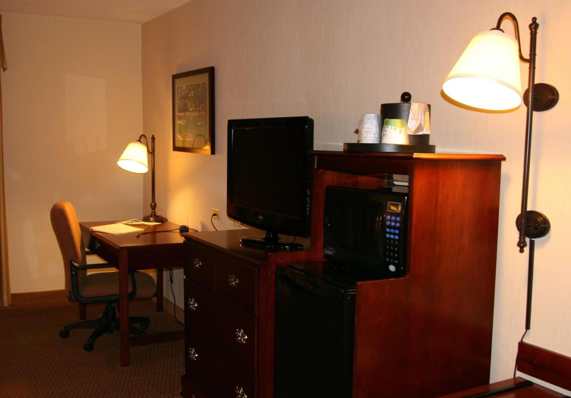 Hampton Inn Emporia photo 53