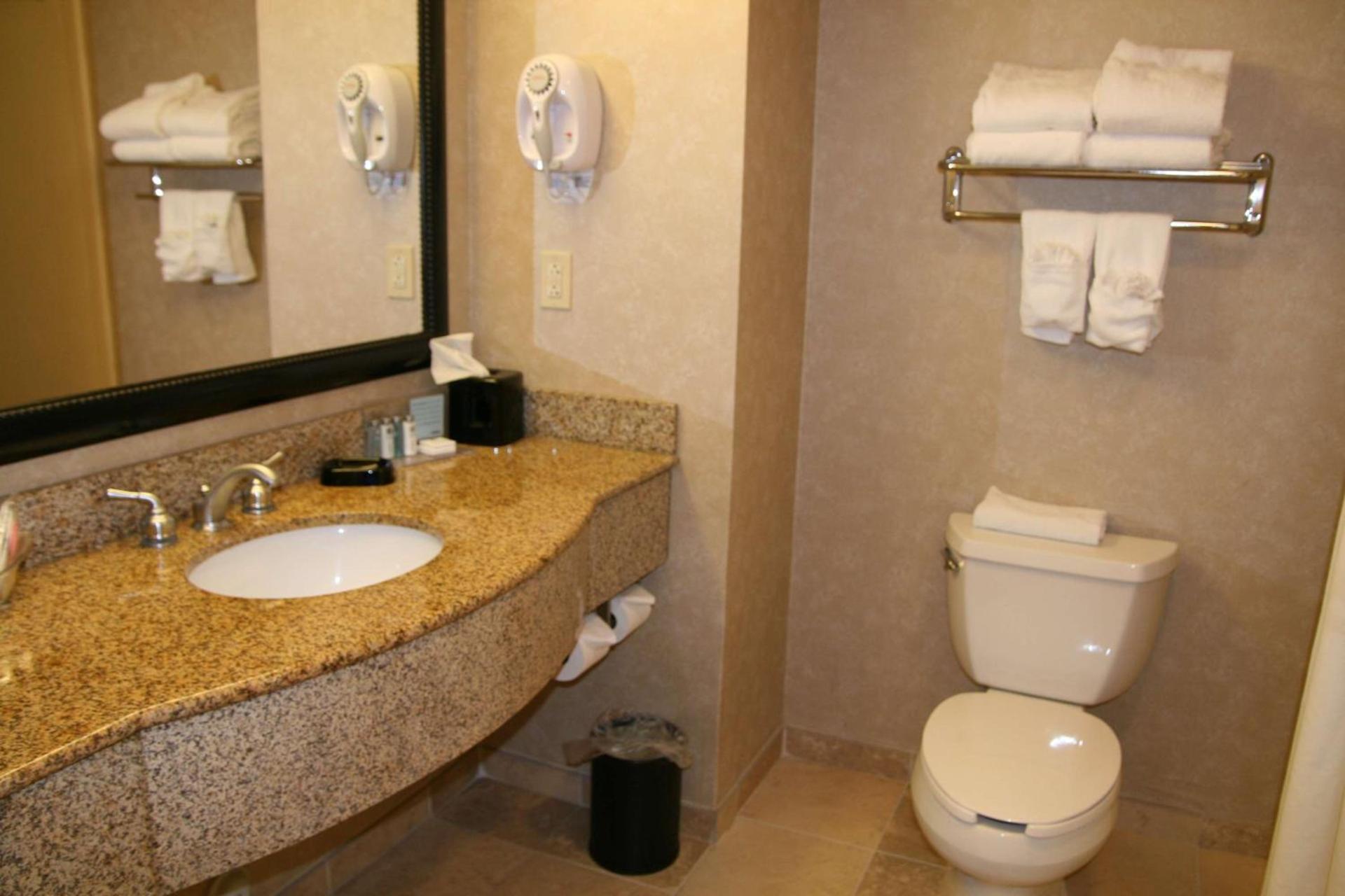 Hampton Inn Emporia photo 57