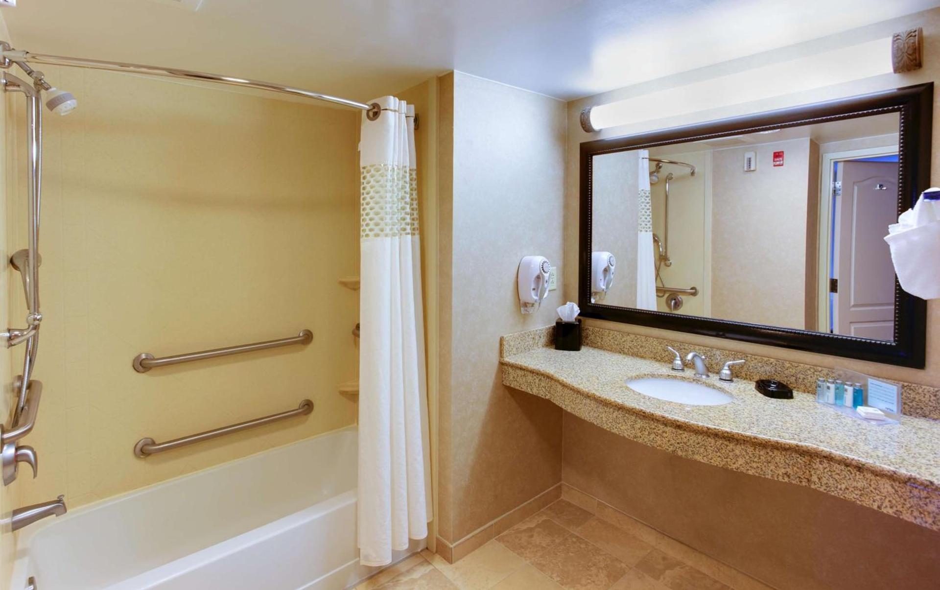 Hampton Inn Emporia photo 60
