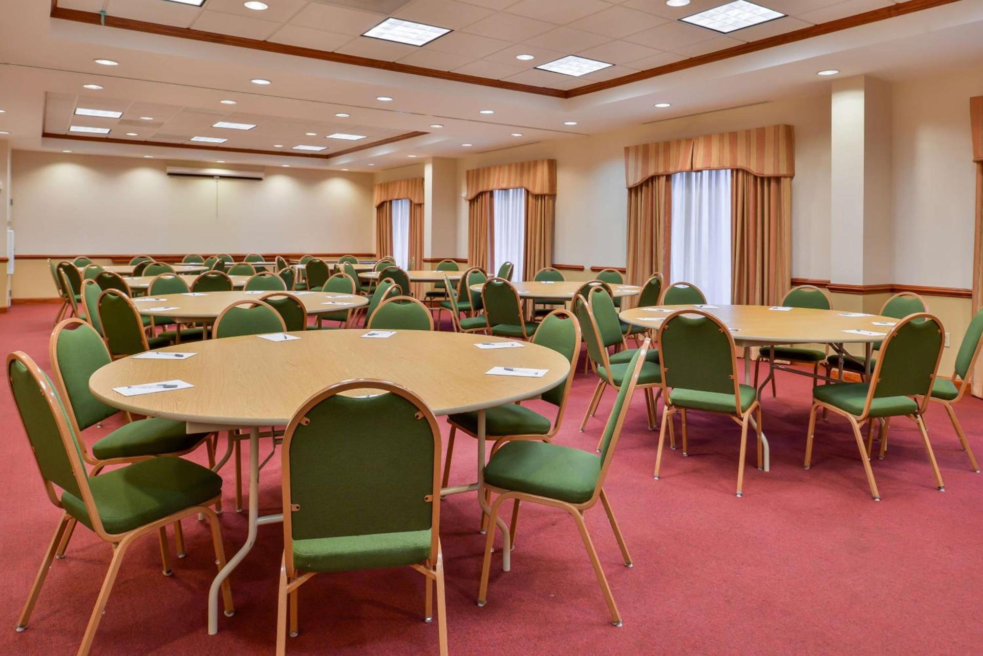Hampton Inn Emporia photo 61