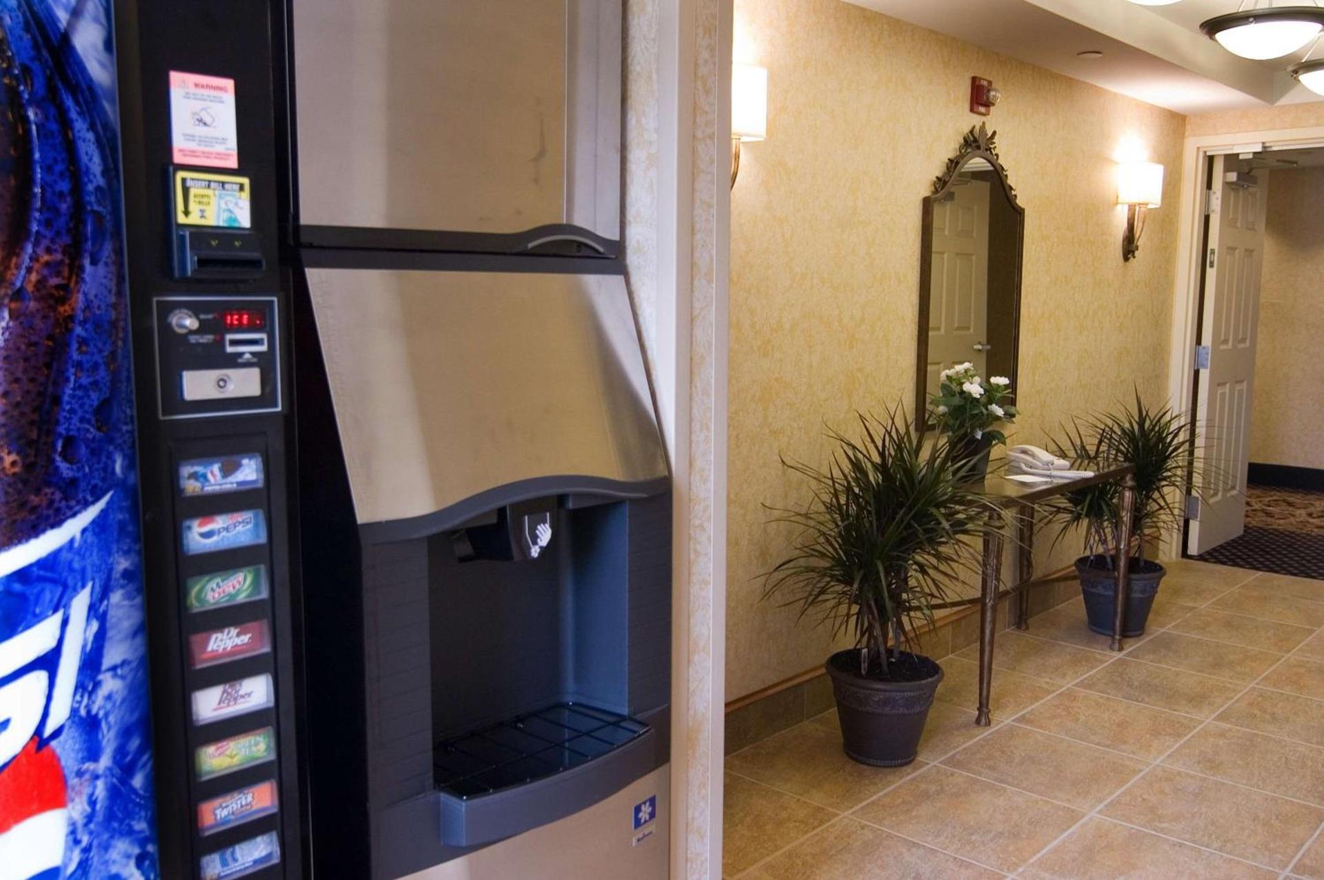 Hampton Inn Easton photo 7