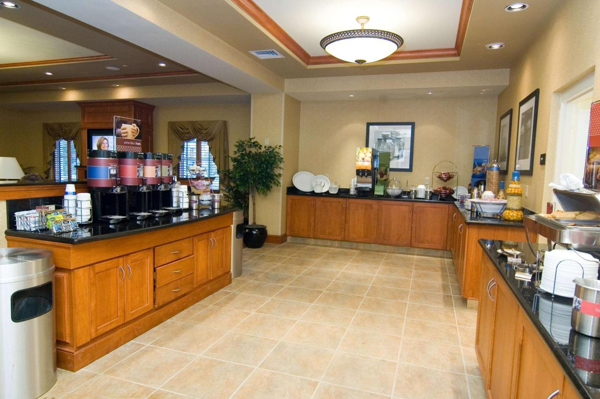 Hampton Inn Easton photo 13