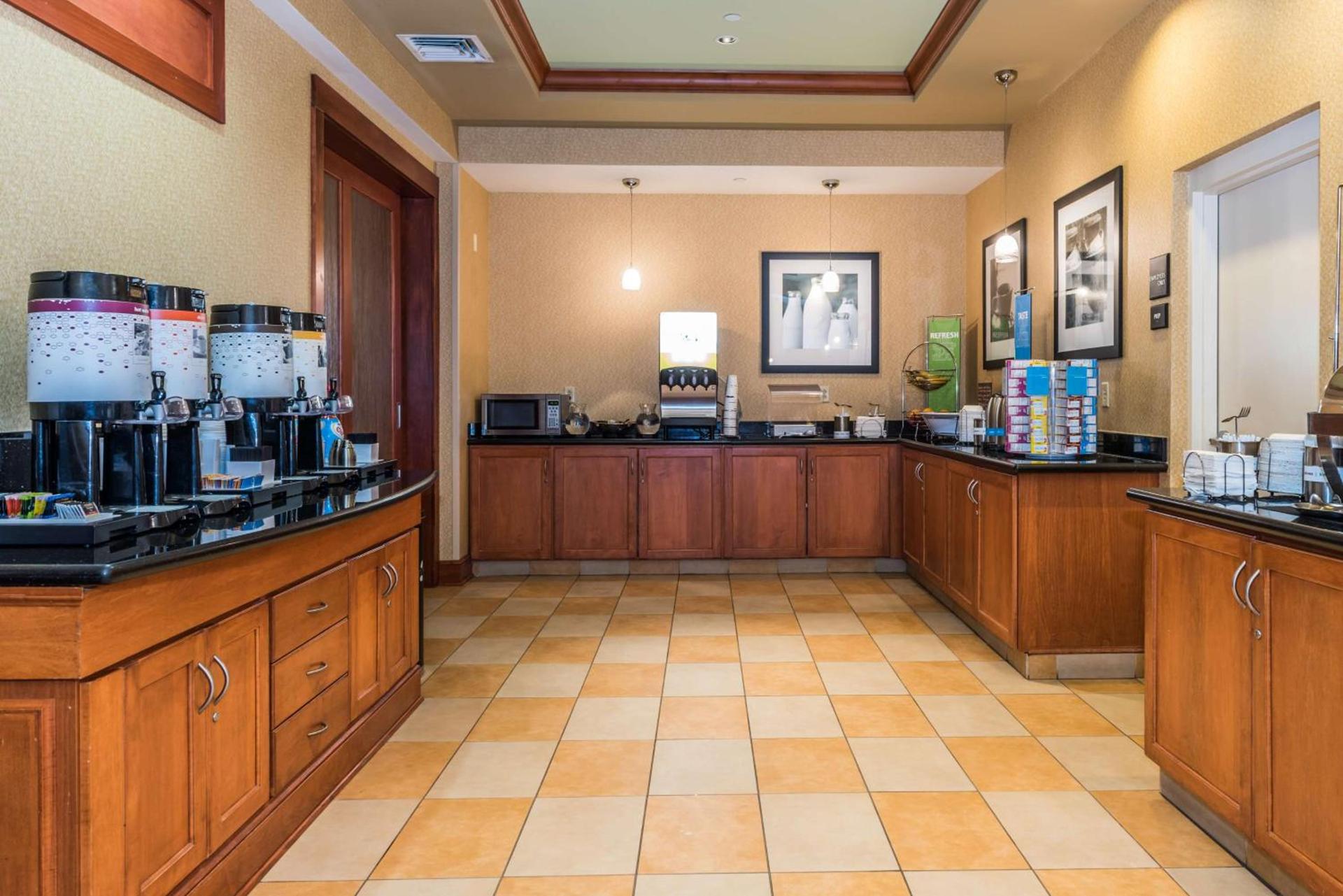 Hampton Inn Easton photo 17