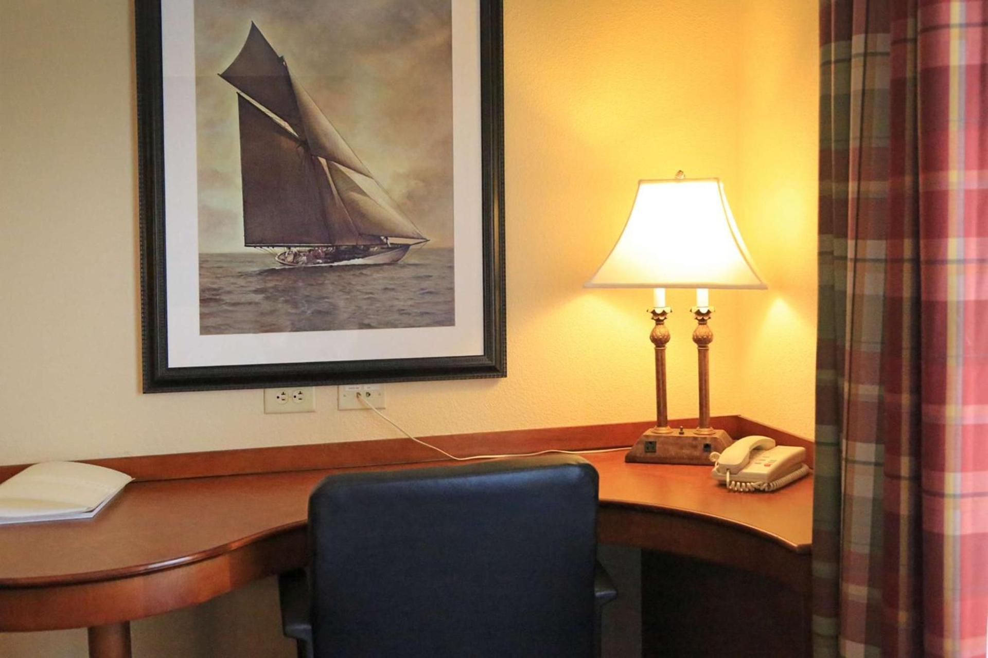 Hampton Inn Easton photo 23