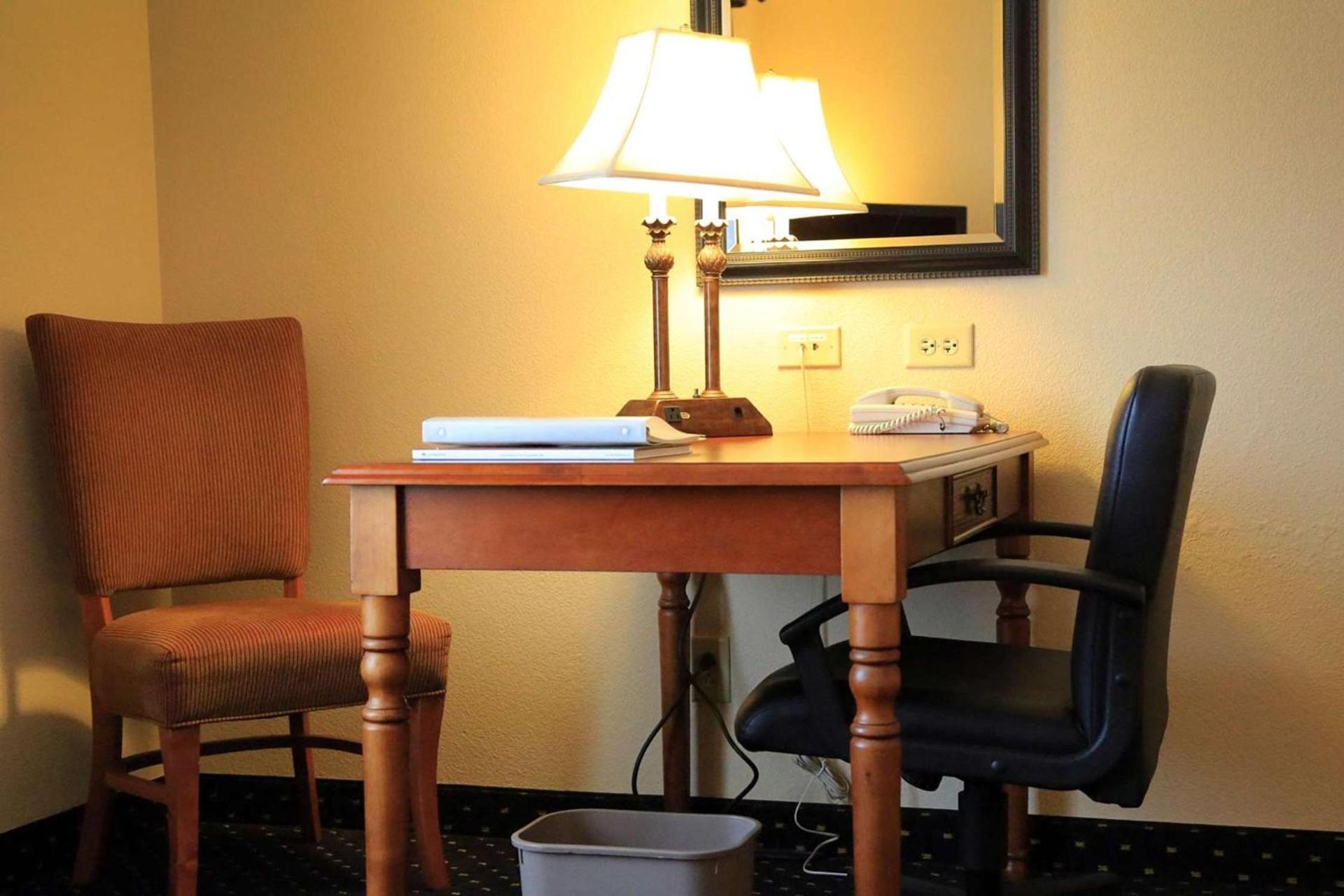 Hampton Inn Easton photo 26