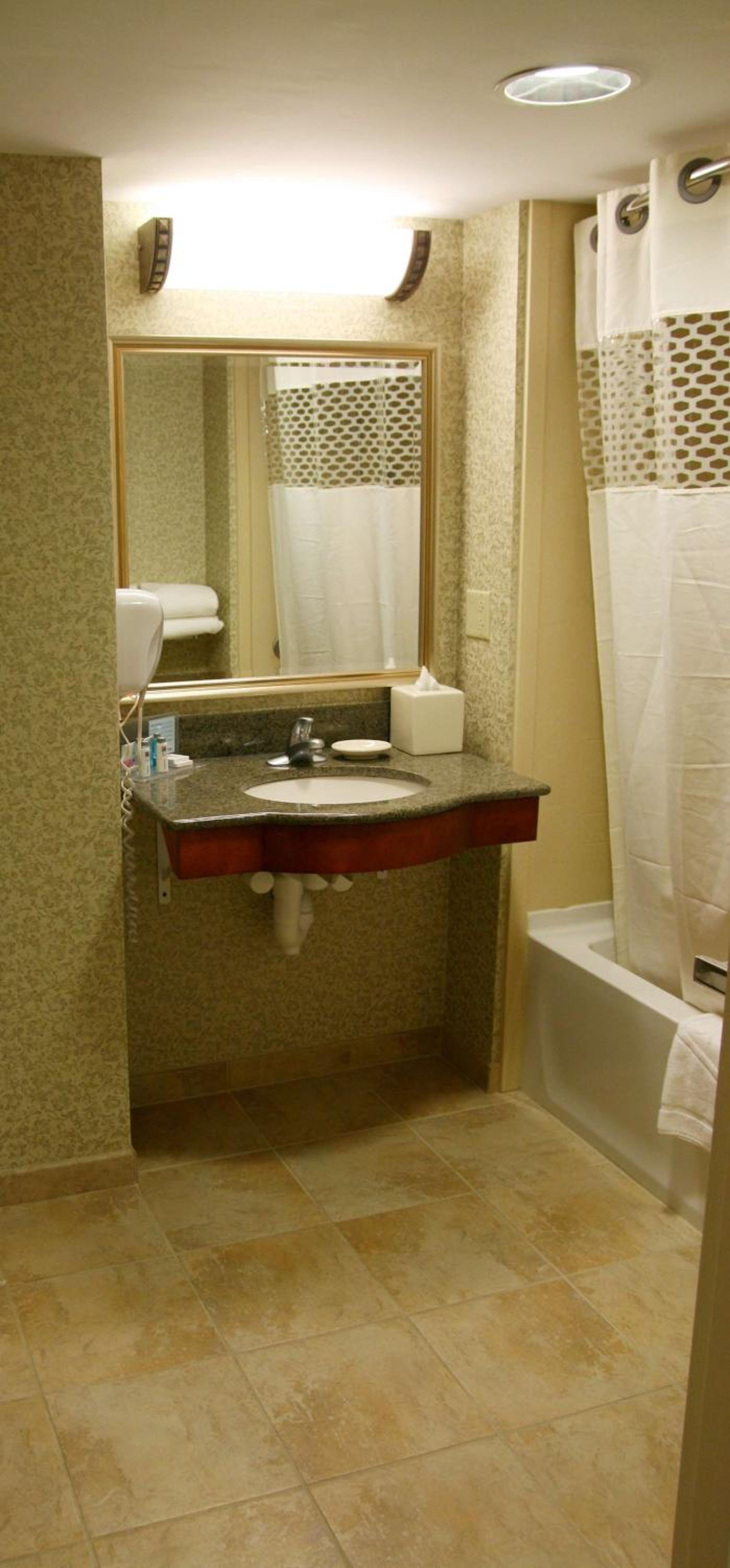 Hampton Inn Easton photo 28