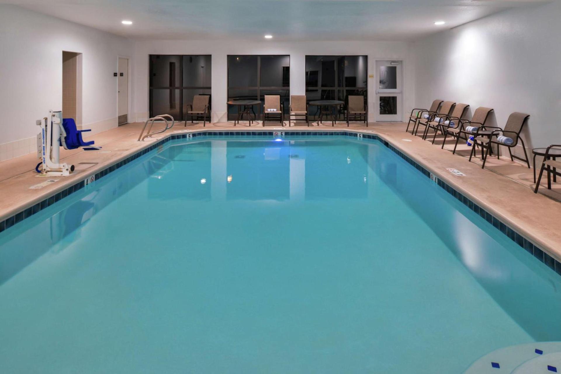 Hampton Inn Eugene photo 8