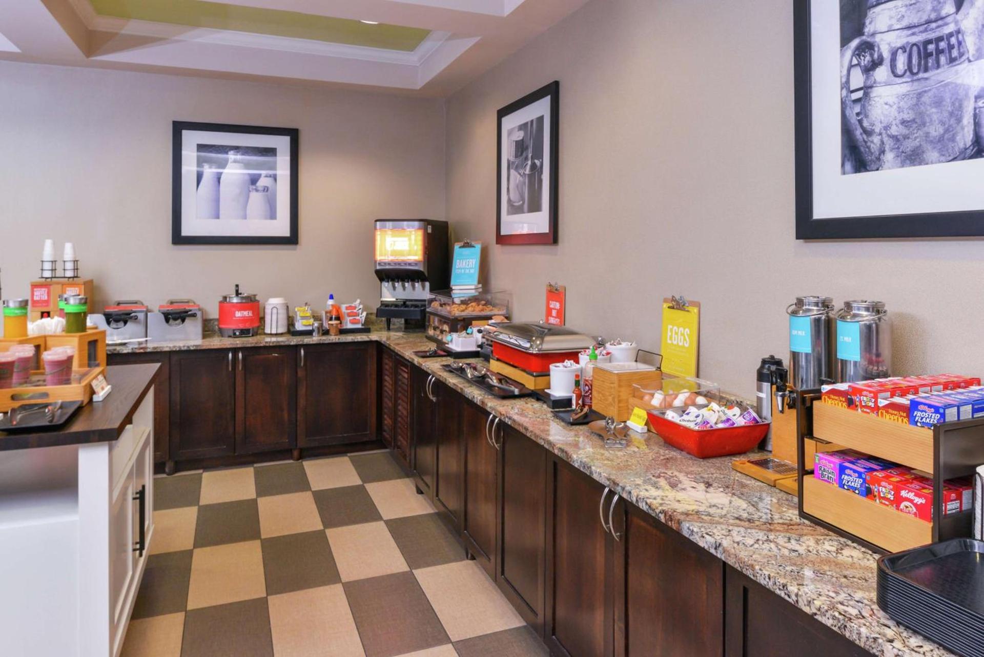 Hampton Inn Eugene photo 12