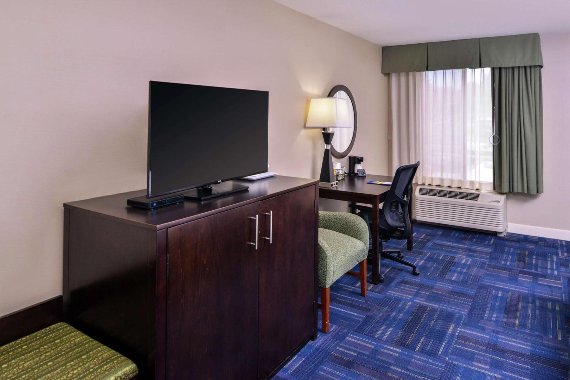 Hampton Inn Eugene photo 18