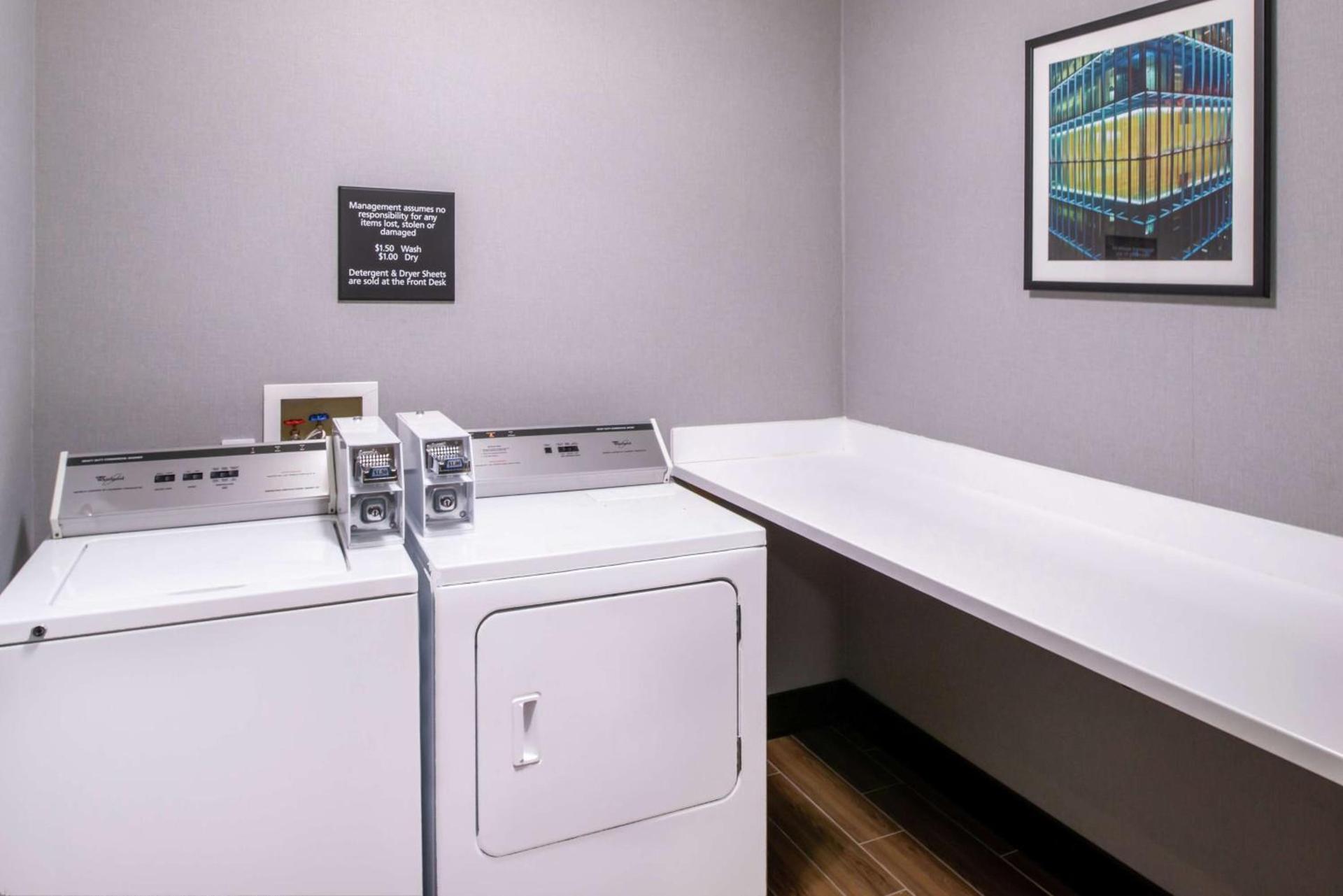 Hampton Inn Eugene photo 31