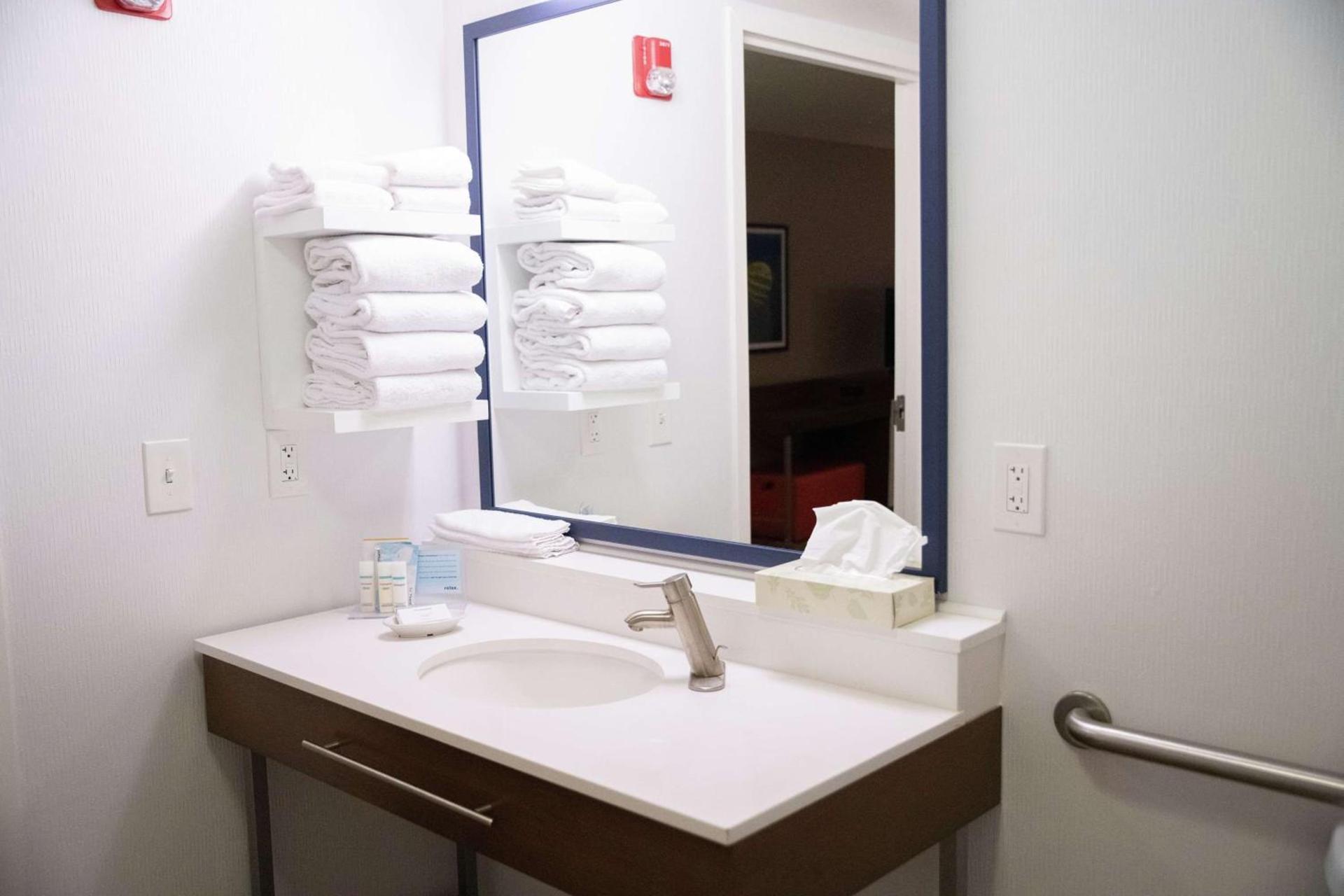 Hampton Inn & Suites Fresno photo 25