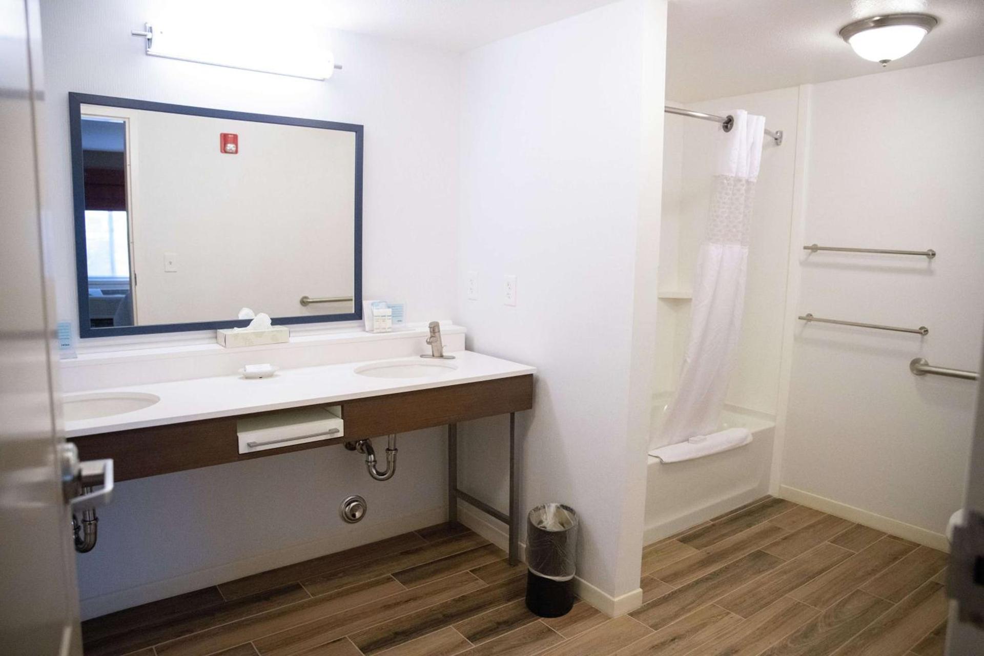 Hampton Inn & Suites Fresno photo 28