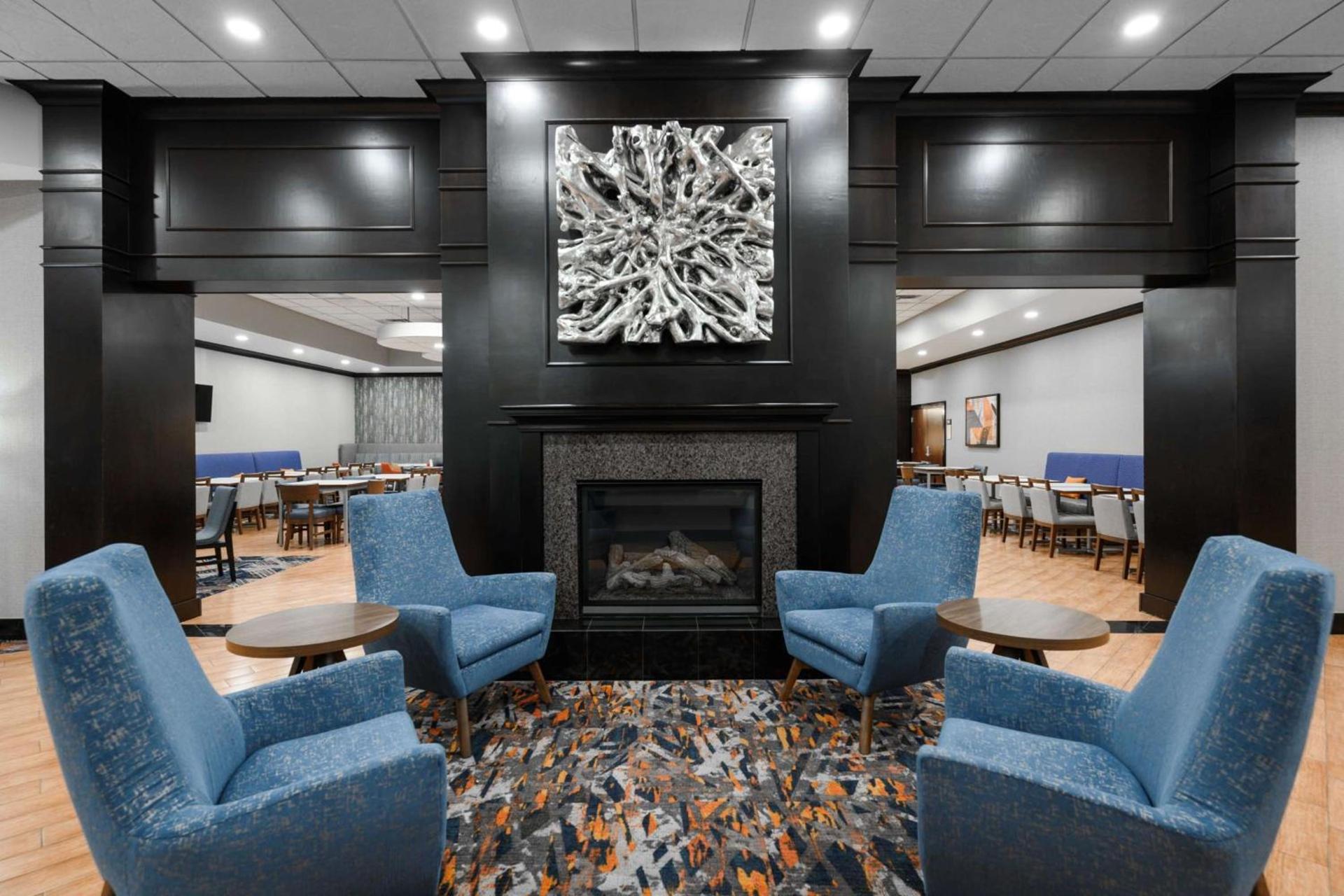 Hampton Inn Evansville Airport photo 29