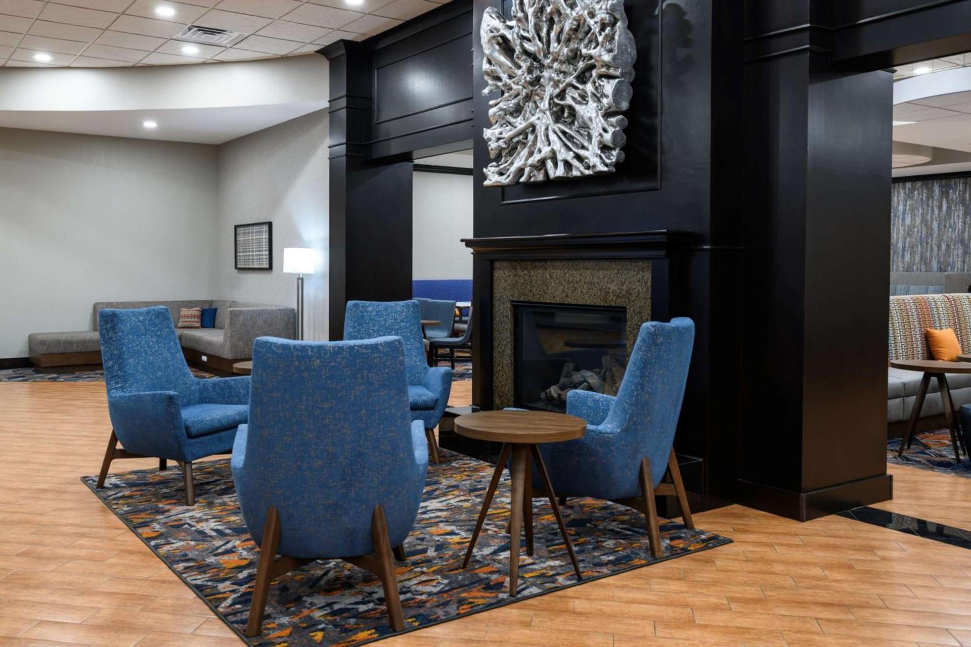 Hampton Inn Evansville Airport photo 13