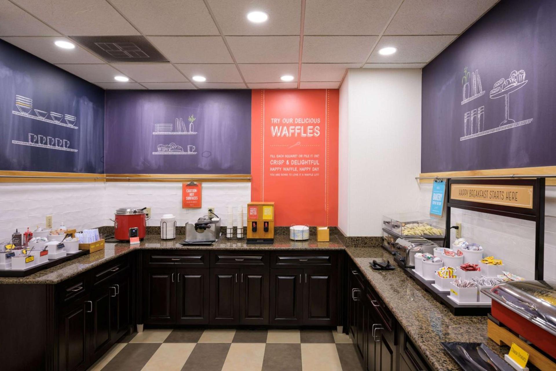 Hampton Inn Evansville Airport photo 39