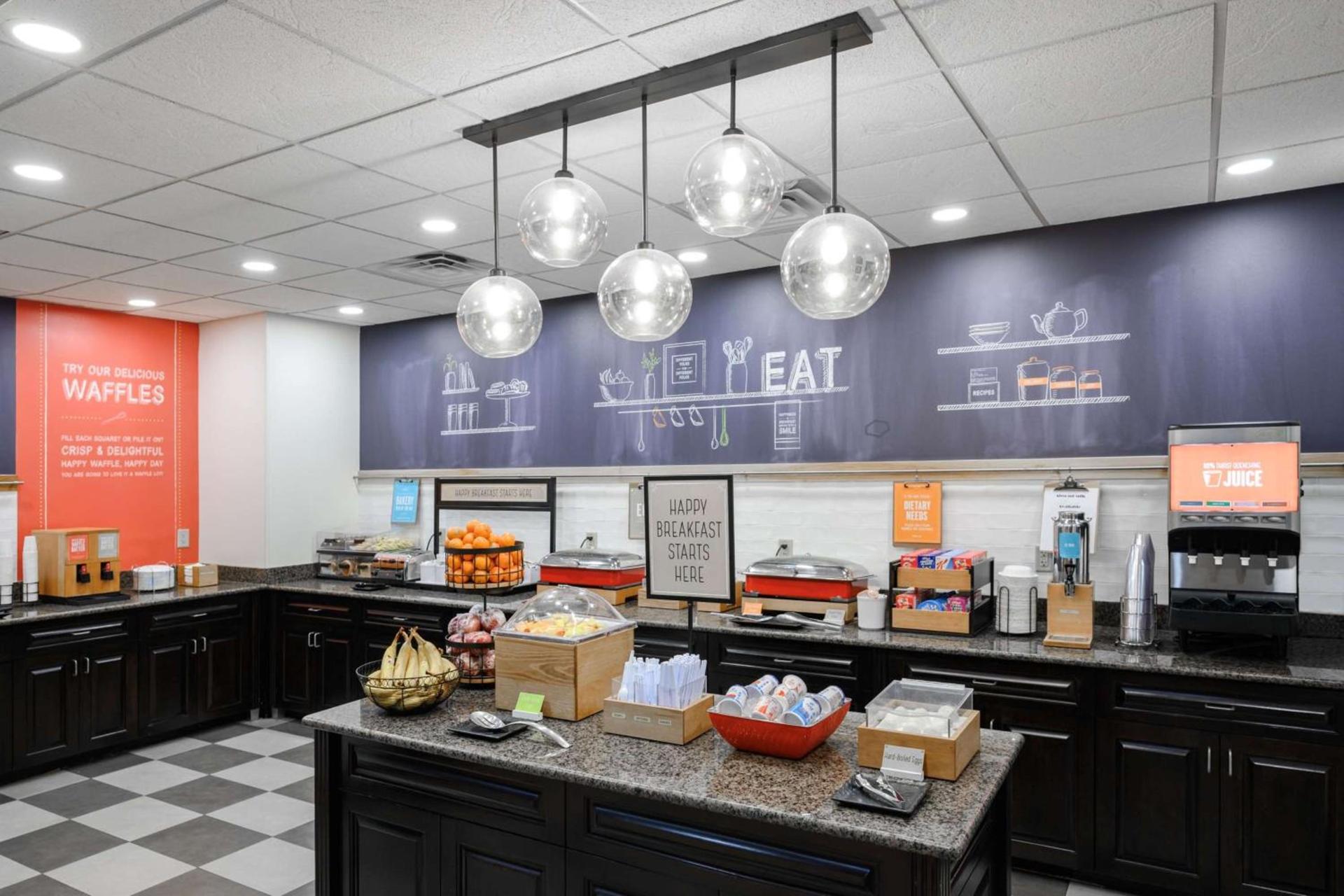 Hampton Inn Evansville Airport photo 7