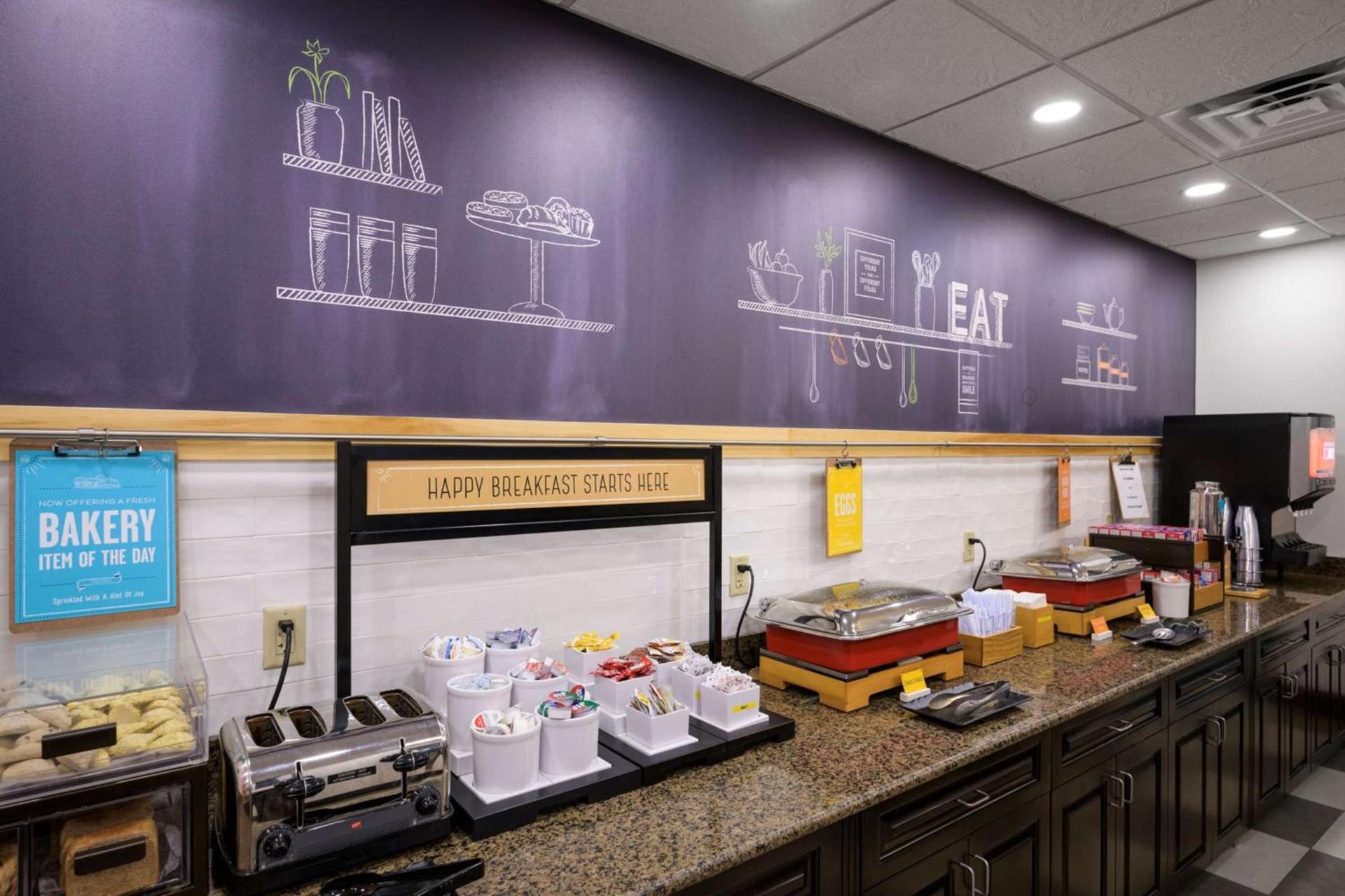 Hampton Inn Evansville Airport photo 20