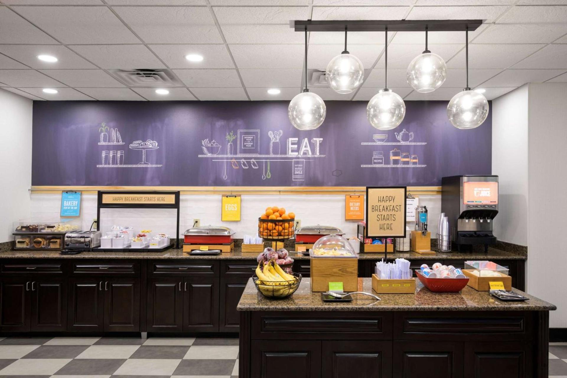 Hampton Inn Evansville Airport photo 15