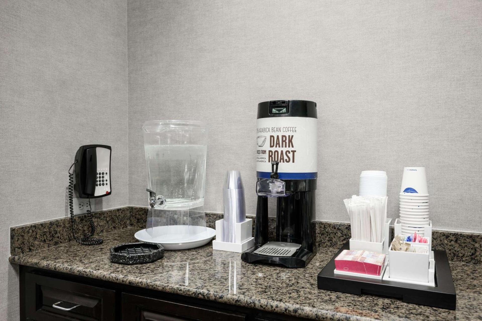 Hampton Inn Evansville Airport photo 32