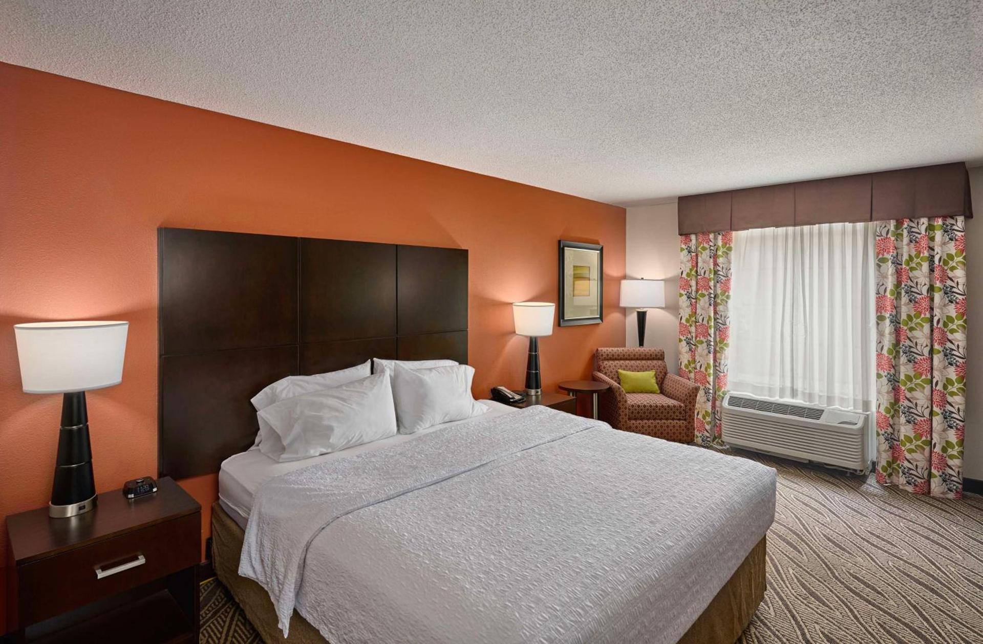 Hampton Inn Evansville Airport photo 9