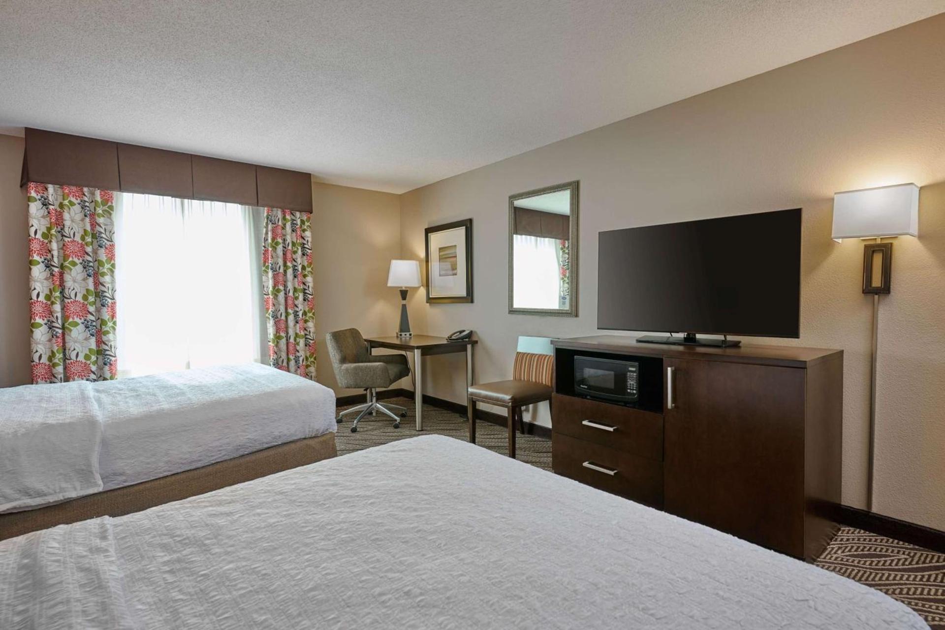 Hampton Inn Evansville Airport photo 40
