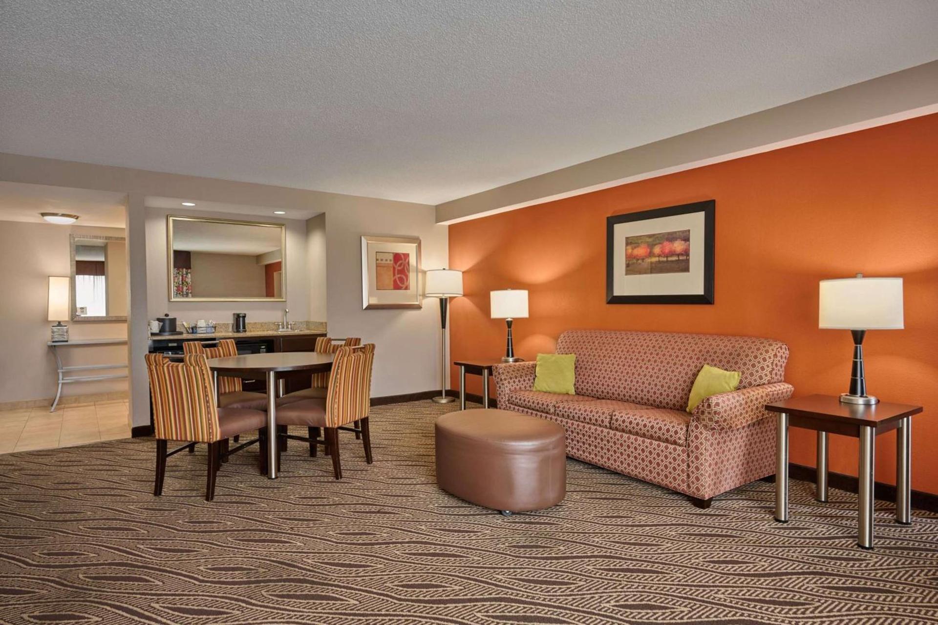 Hampton Inn Evansville Airport photo 14