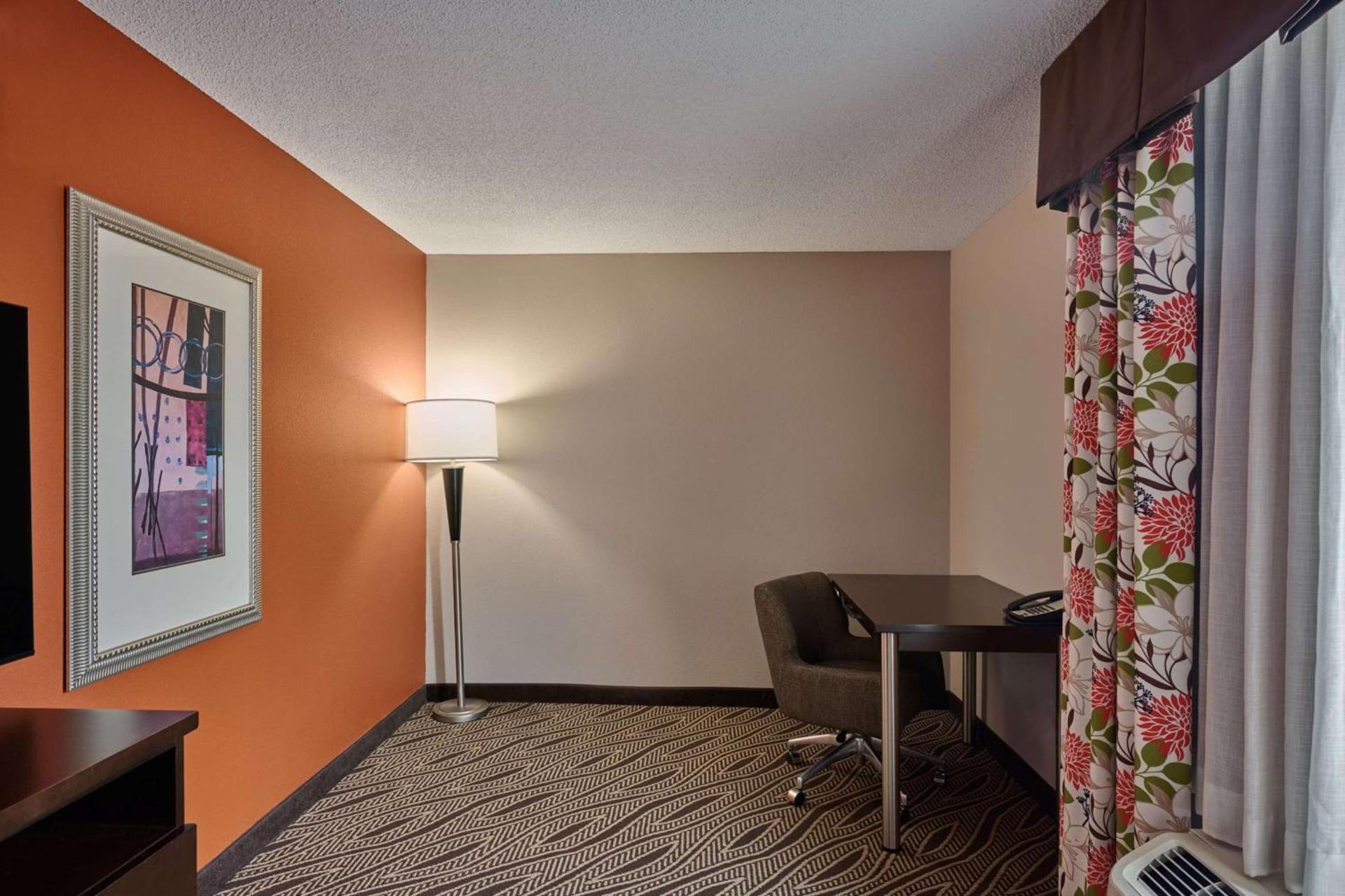 Hampton Inn Evansville Airport photo 21