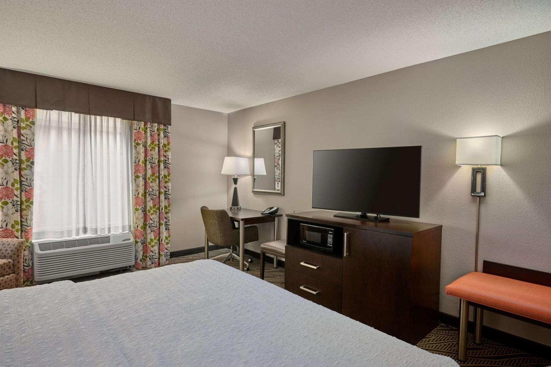 Hampton Inn Evansville Airport photo 26