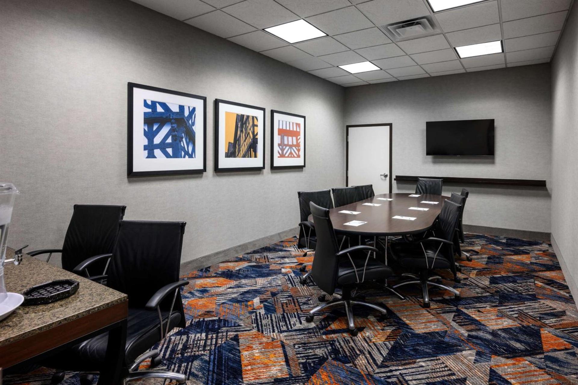 Hampton Inn Evansville Airport photo 28