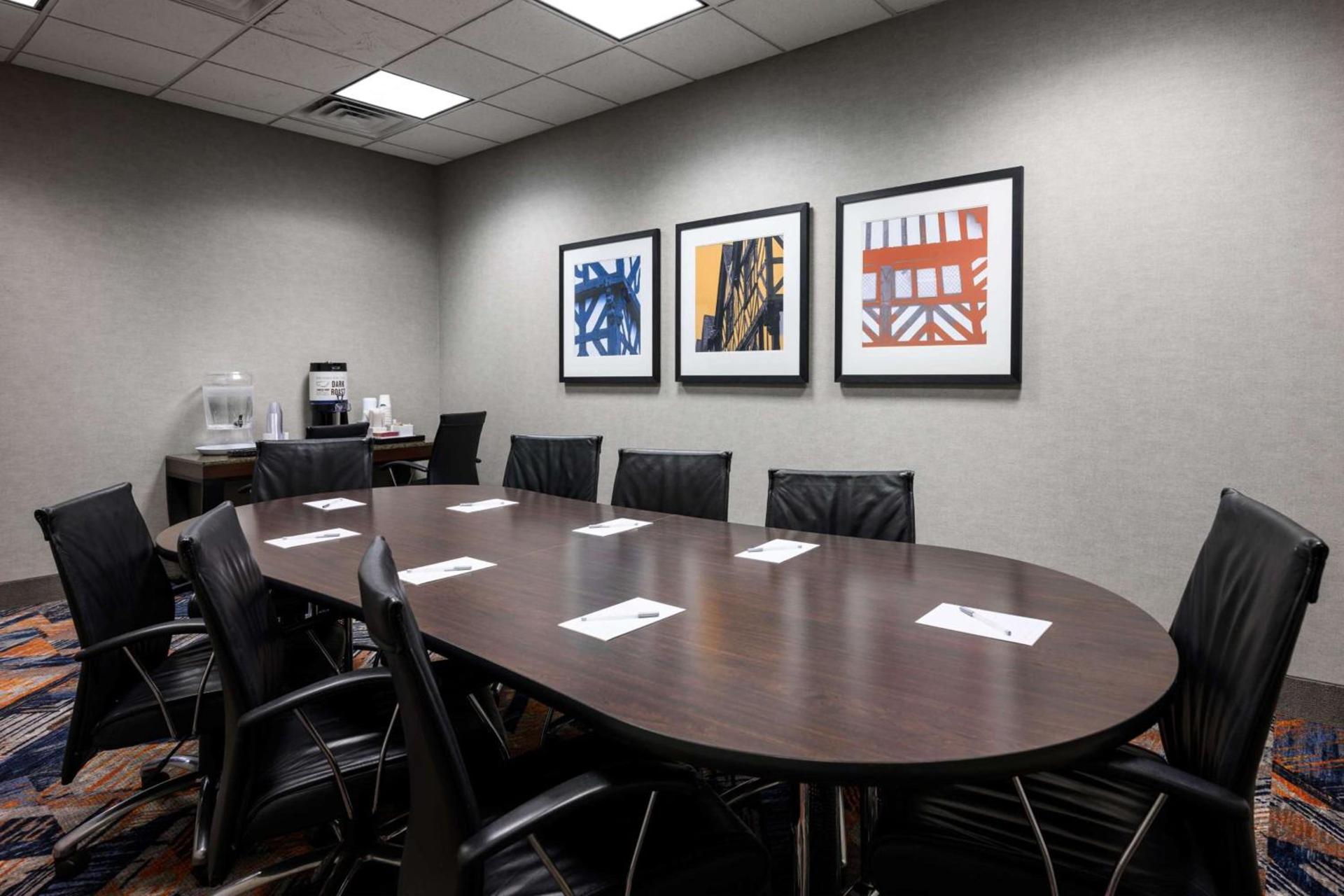 Hampton Inn Evansville Airport photo 11