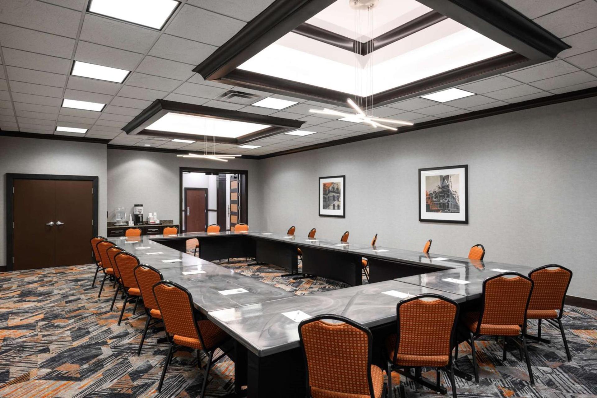 Hampton Inn Evansville Airport photo 5