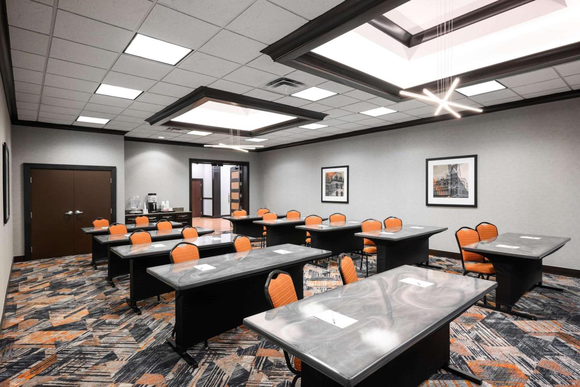 Hampton Inn Evansville Airport photo 33