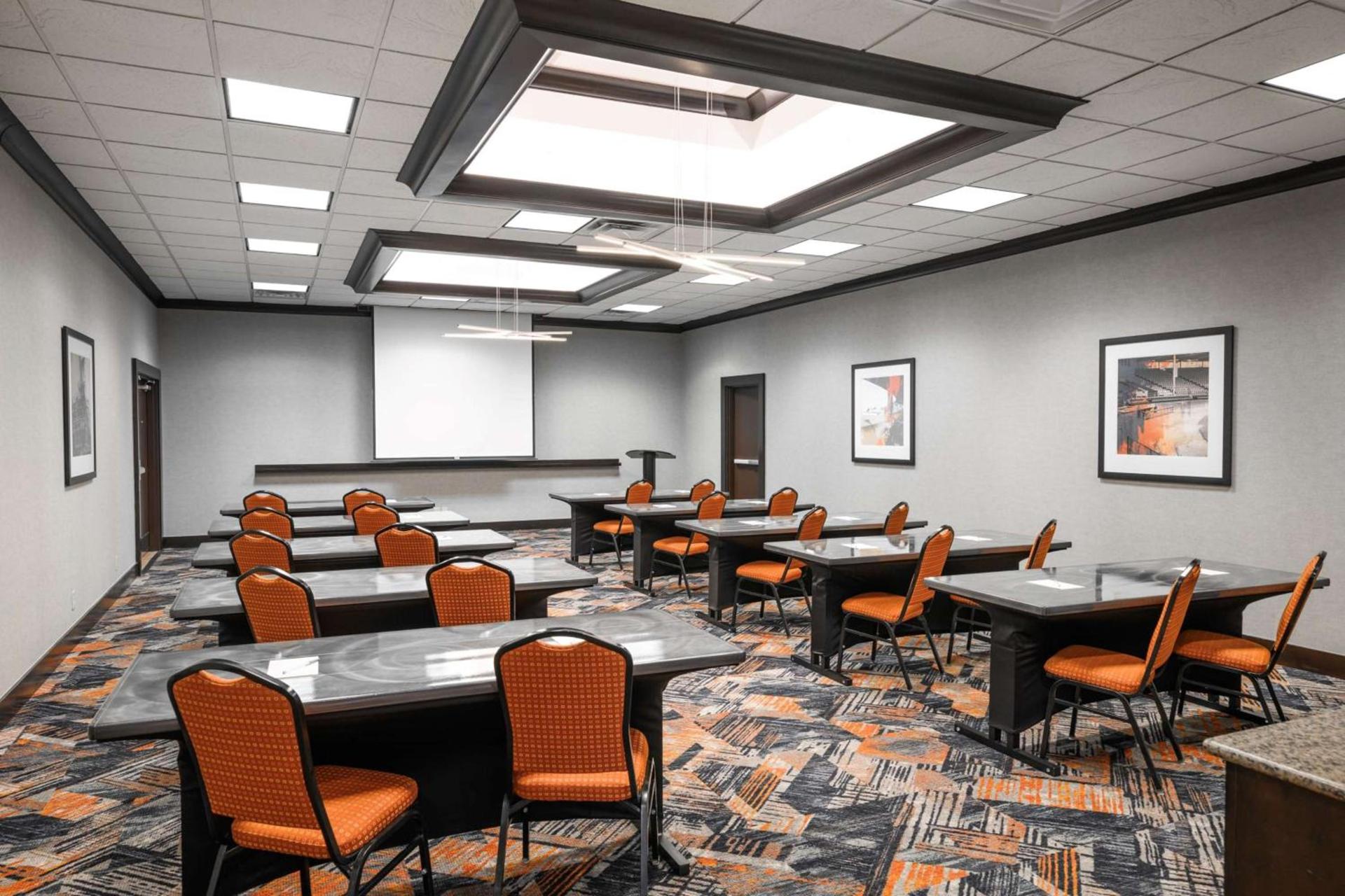 Hampton Inn Evansville Airport photo 6