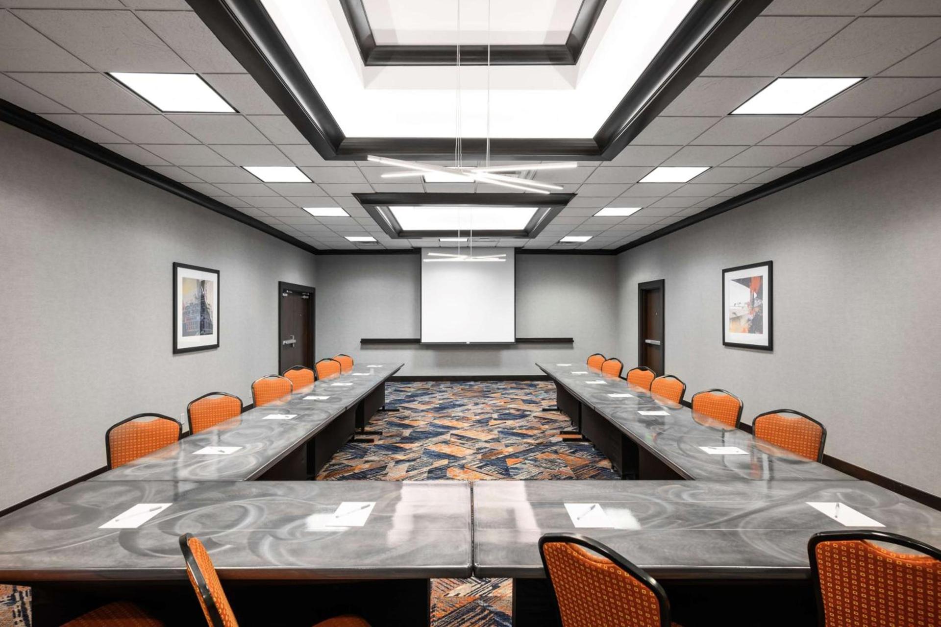 Hampton Inn Evansville Airport photo 17