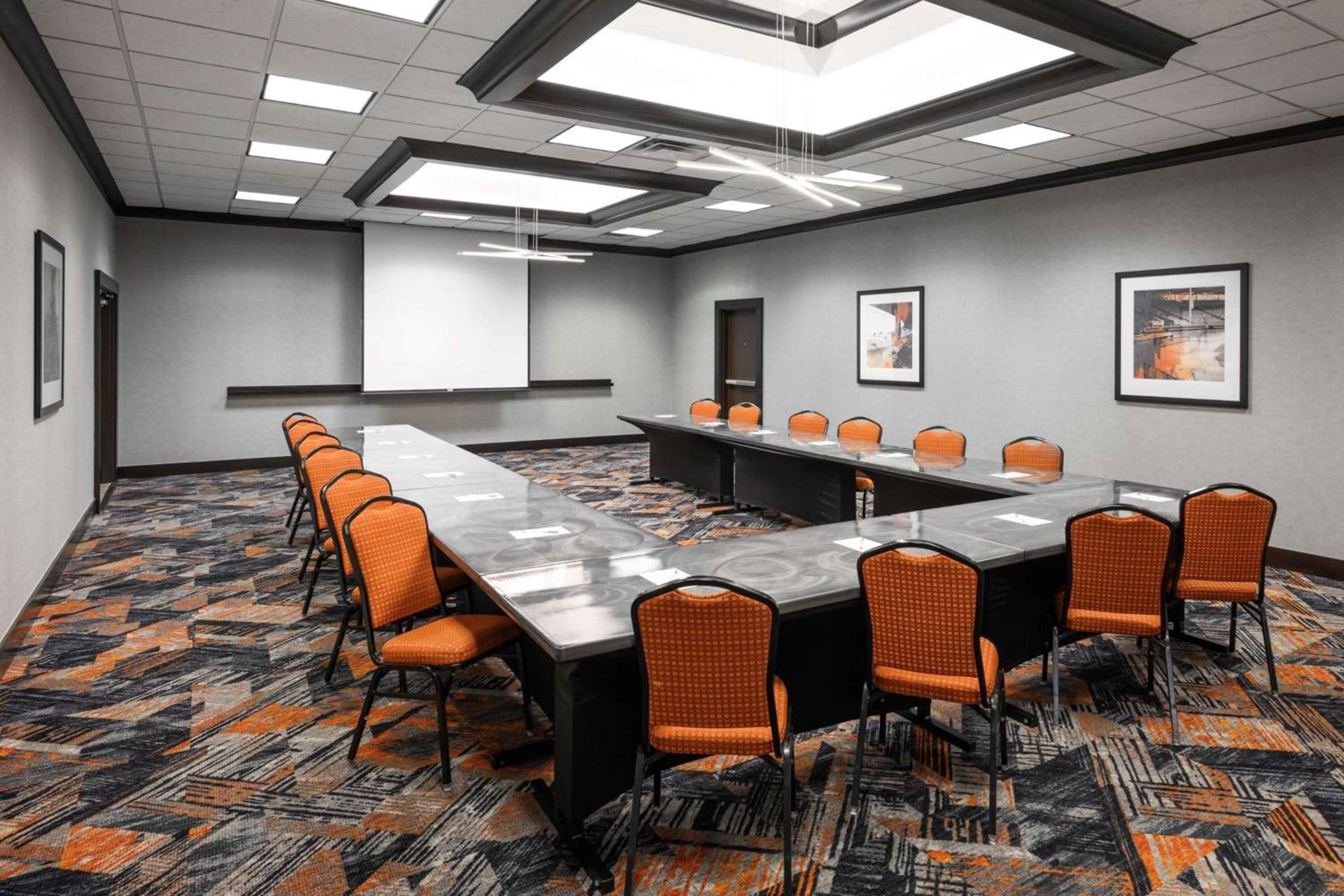 Hampton Inn Evansville Airport photo 3